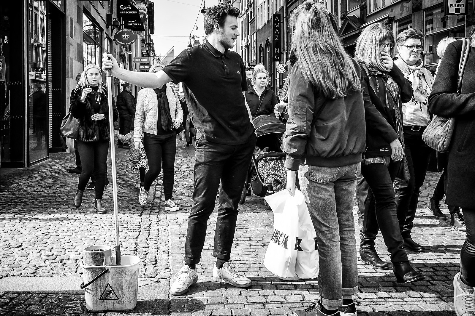 Fujifilm X-Pro2 + Fujifilm XF 23mm F2 R WR sample photo. Images on the run... photography