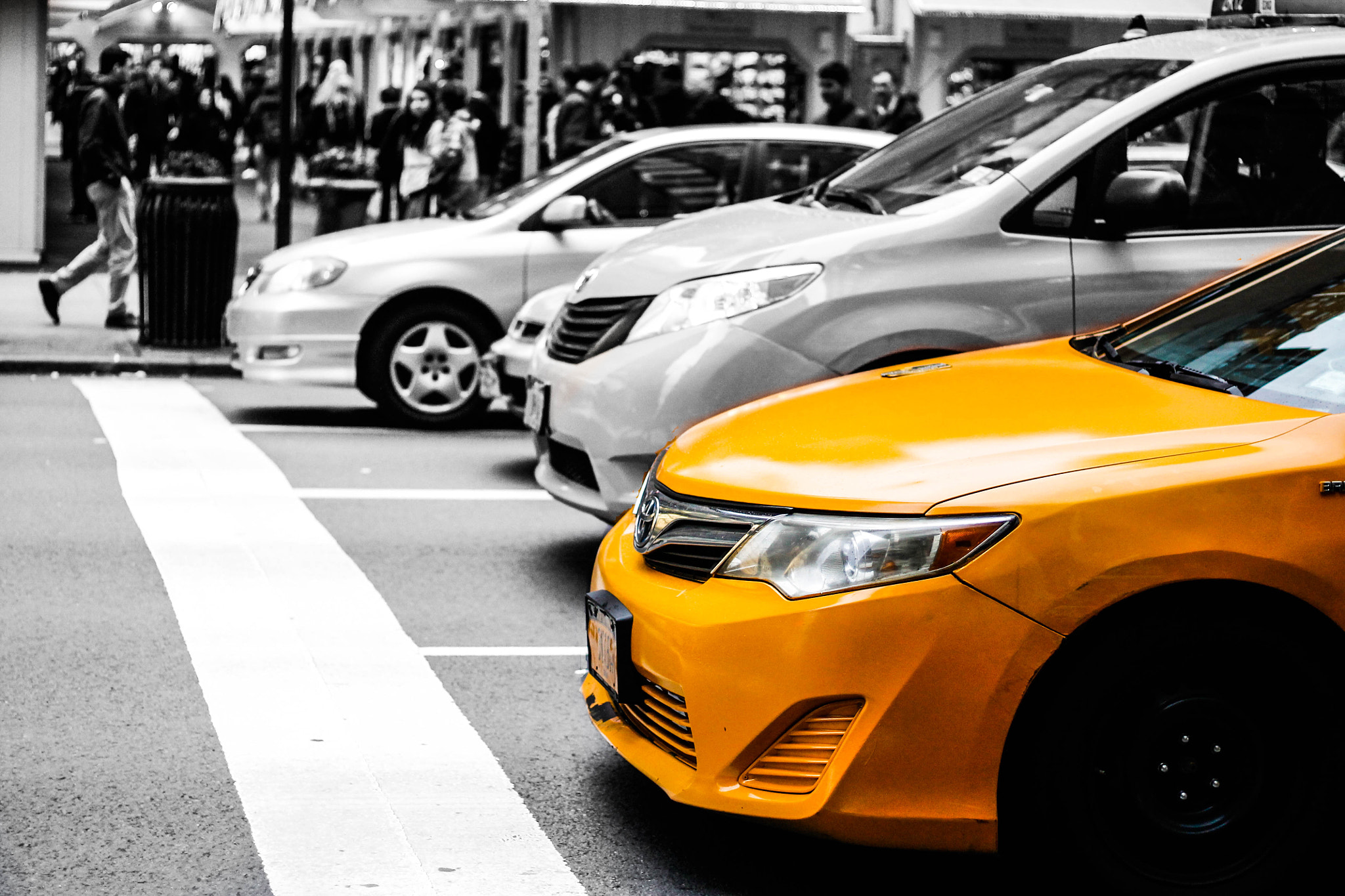 Canon EOS 1100D (EOS Rebel T3 / EOS Kiss X50) + Canon EF 50mm F1.8 STM sample photo. Starting positions at rush hour photography