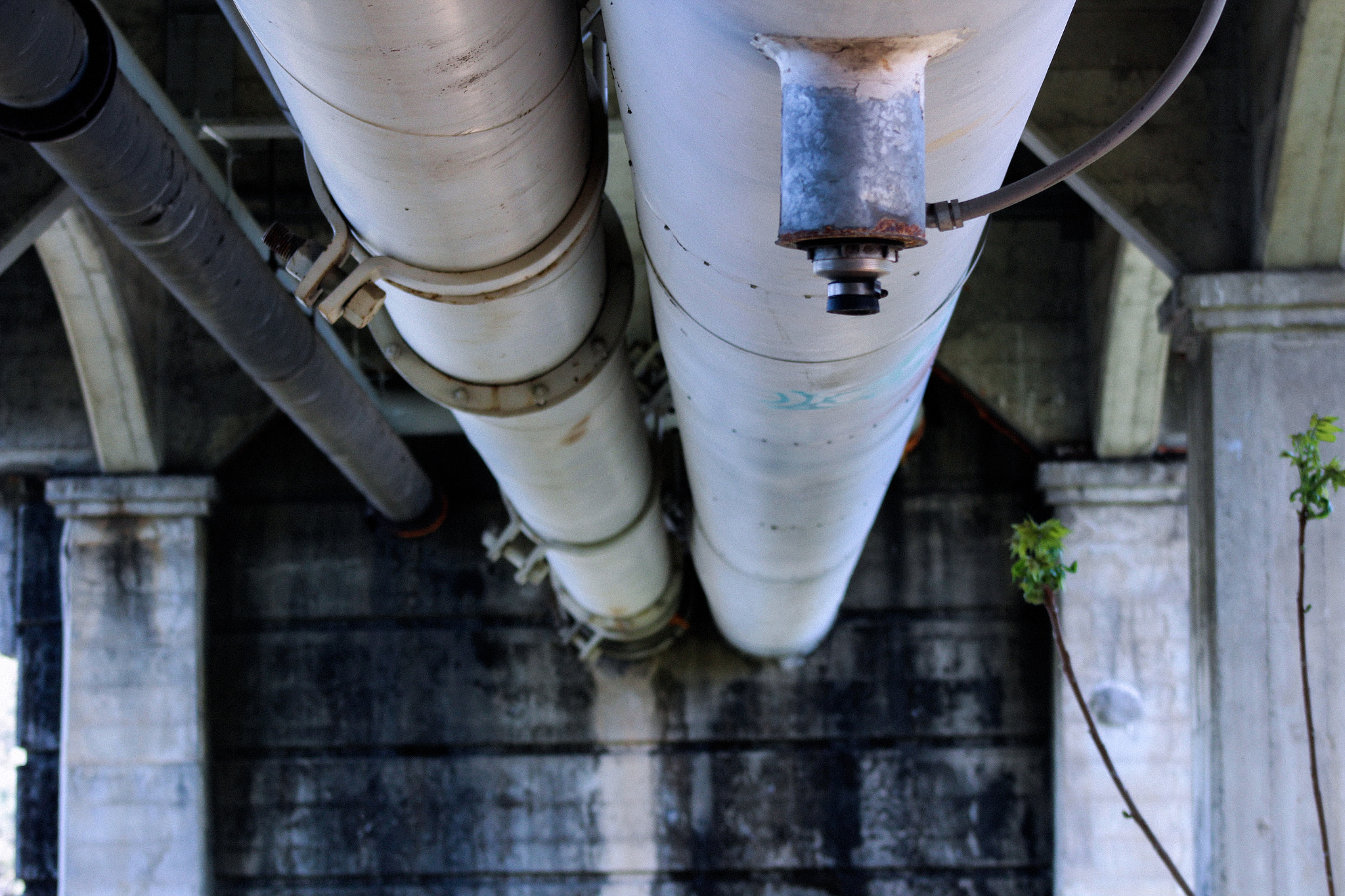 Canon EF 75-300mm f/4-5.6 USM sample photo. Pipes photography