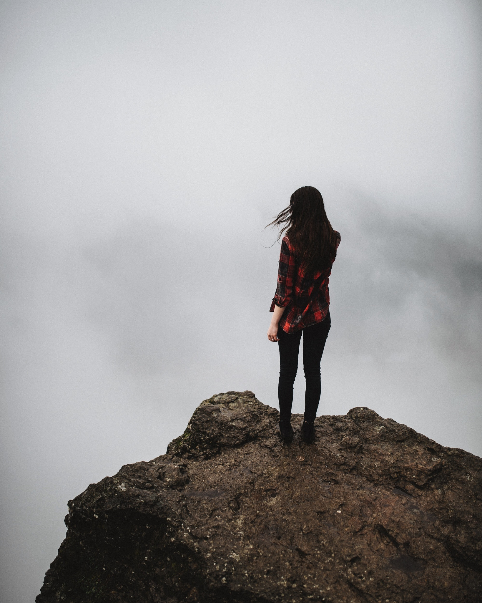 Nikon D4 + Sigma 35mm F1.4 DG HSM Art sample photo. Rattlesnake ledge. washington. the @socality hike  ... photography