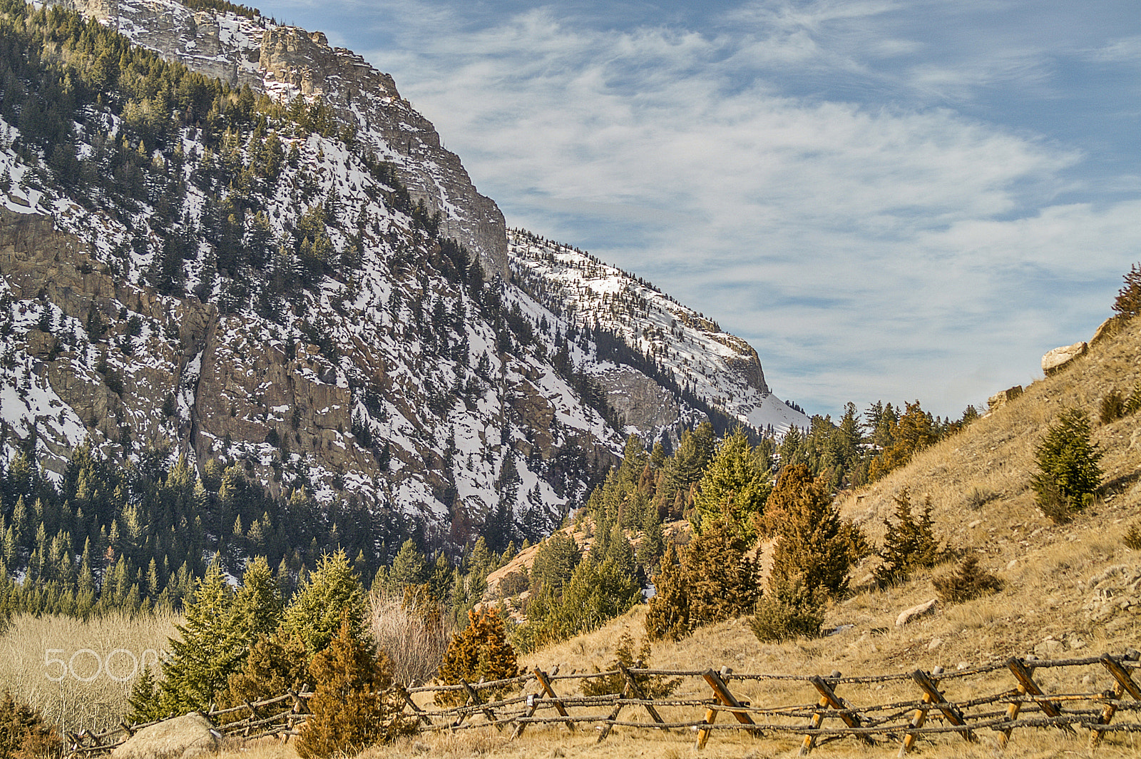 KONICA MINOLTA MAXXUM 7D sample photo. Mountain overlooking a buck and rail fence photography