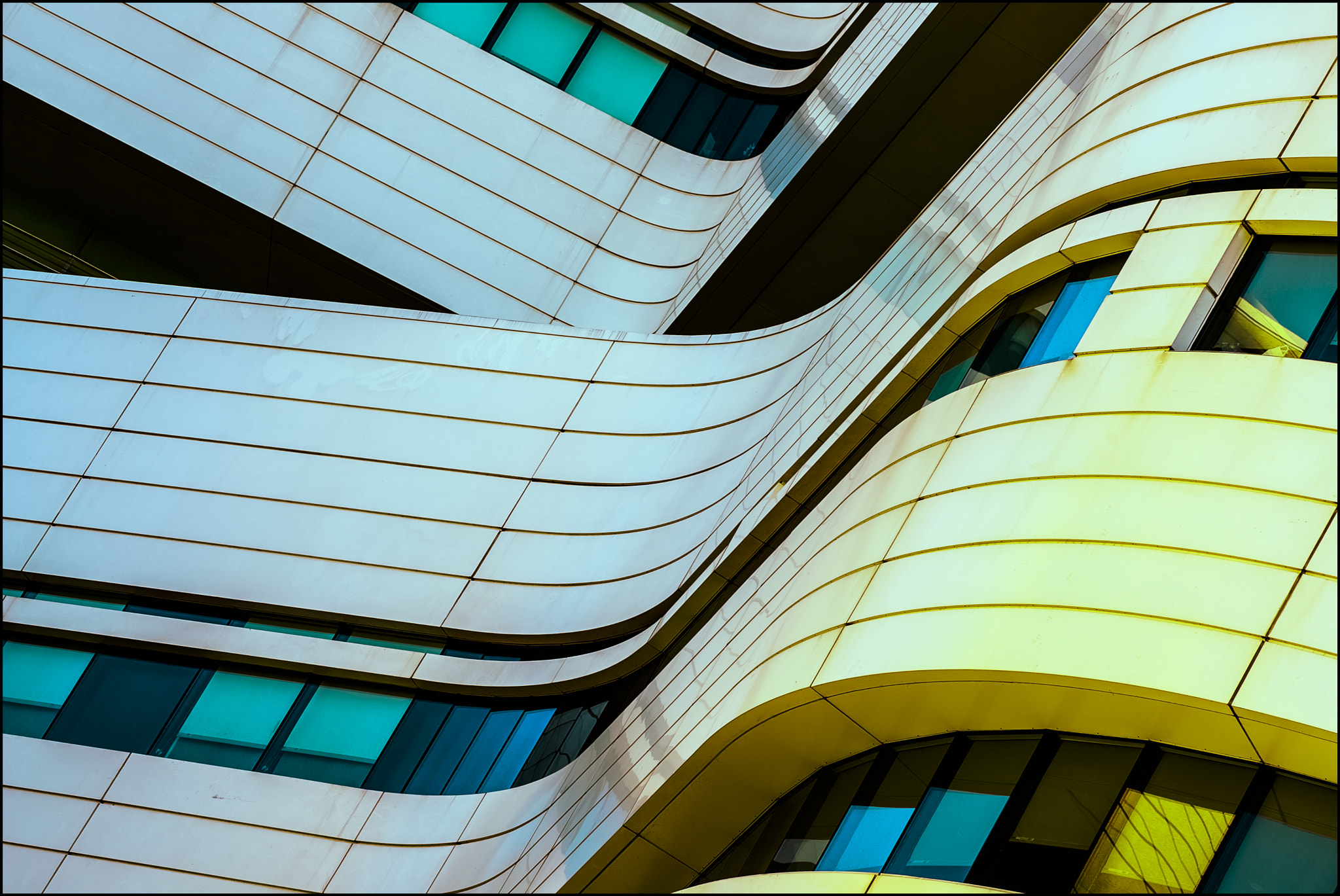 Nikon AF-S Nikkor 200-500mm F5.6E ED VR sample photo. Curvy photography