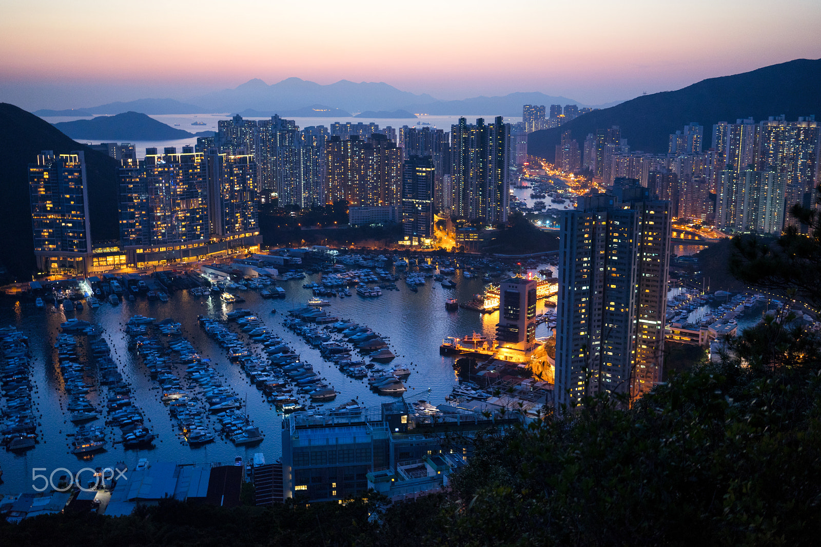 Sony a7 II + Sony Sonnar T* FE 35mm F2.8 ZA sample photo. Sham wan, hk photography
