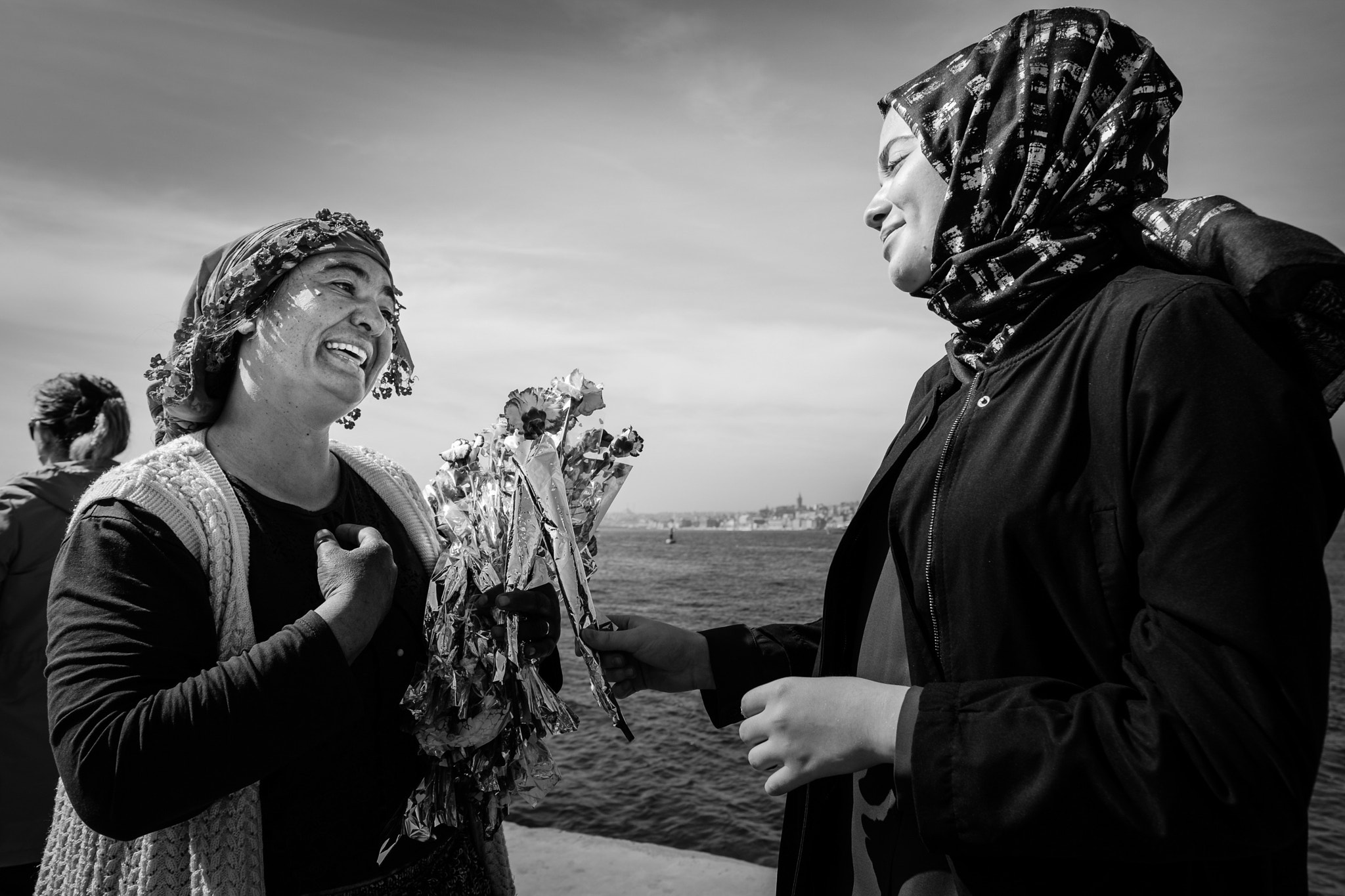 Fujifilm X-Pro2 + Fujifilm XF 16mm F1.4 R WR sample photo. Gypsy flower-girl... photography