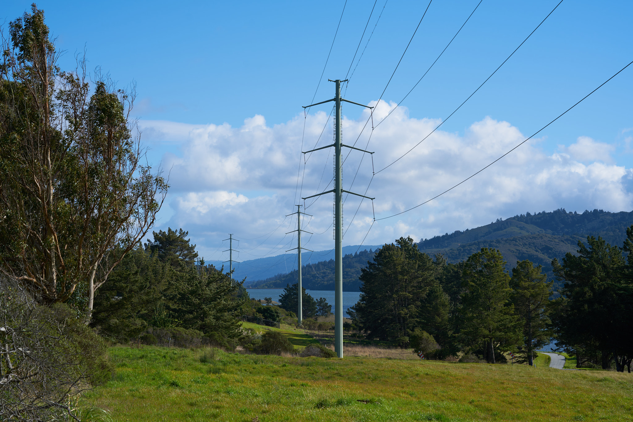 ZEISS Loxia 85mm F2.4 sample photo. Powerlines on skyline photography
