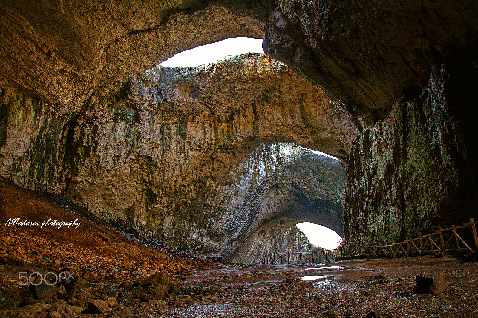 18.00 - 105.00 mm f/3.5 - 5.6 sample photo. Cave photography
