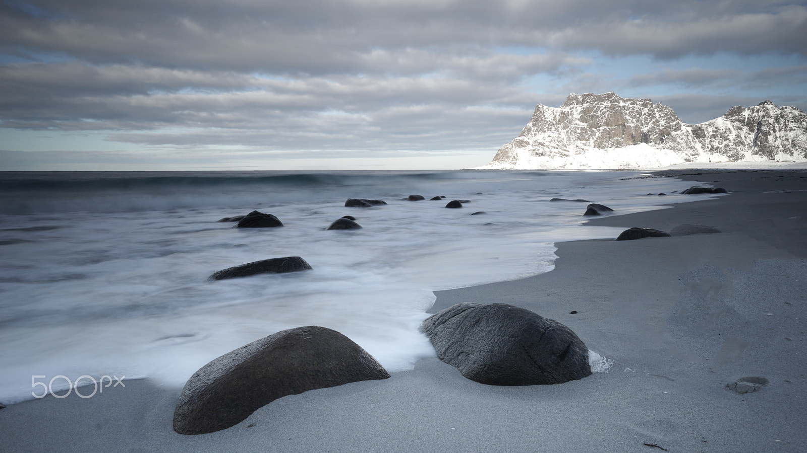 Sony Vario-Tessar T* FE 16-35mm F4 ZA OSS sample photo. Frozen in winter photography