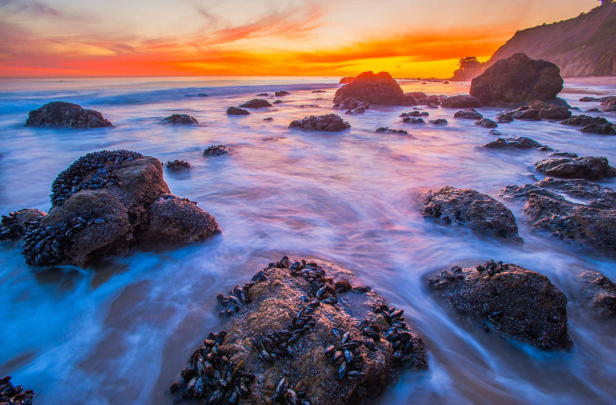 Nikon AF-S Nikkor 17-35mm F2.8D ED-IF sample photo. Malibu sunset photography