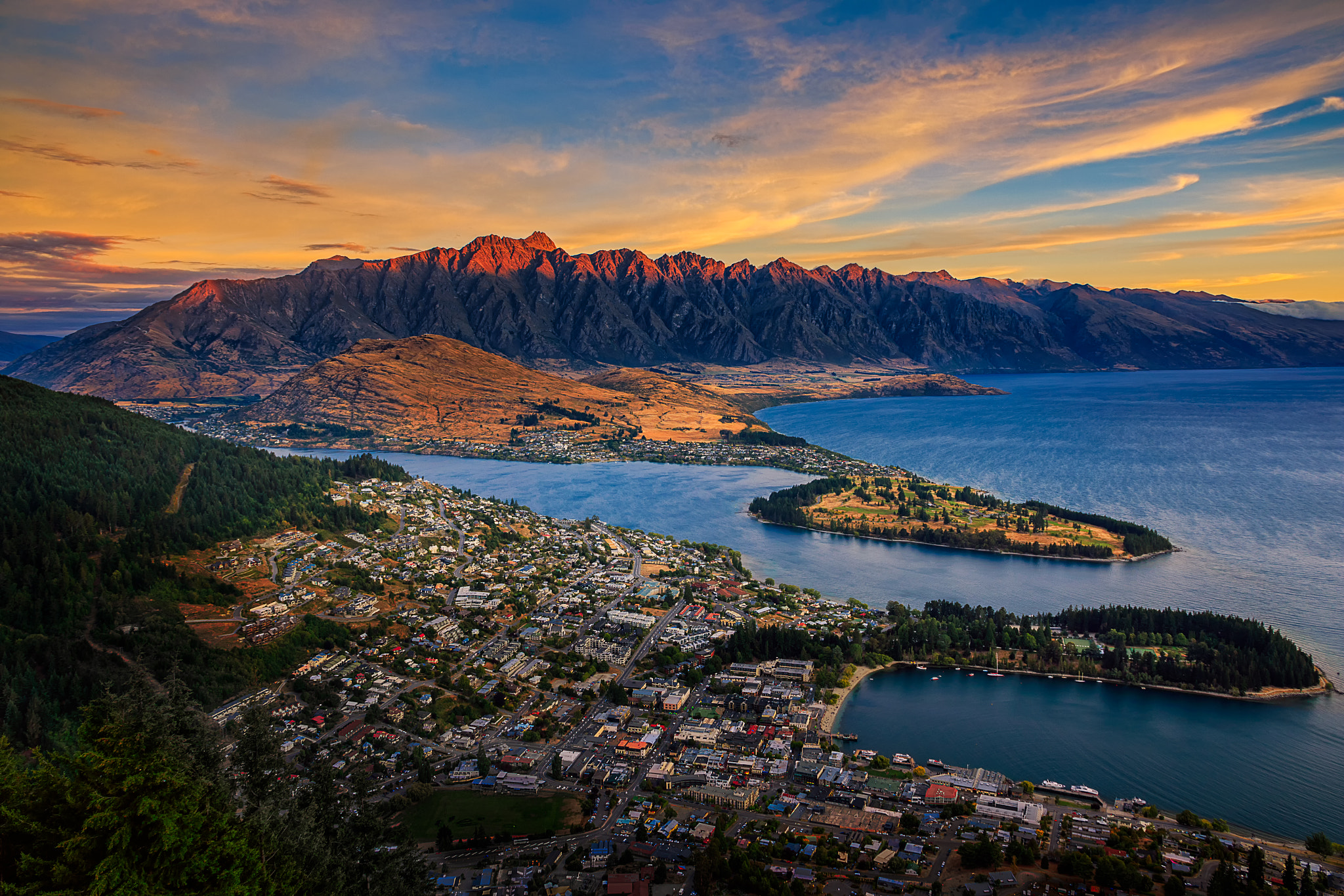 Canon EOS 7D Mark II + Canon EF-S 15-85mm F3.5-5.6 IS USM sample photo. Last light on the remarkables photography