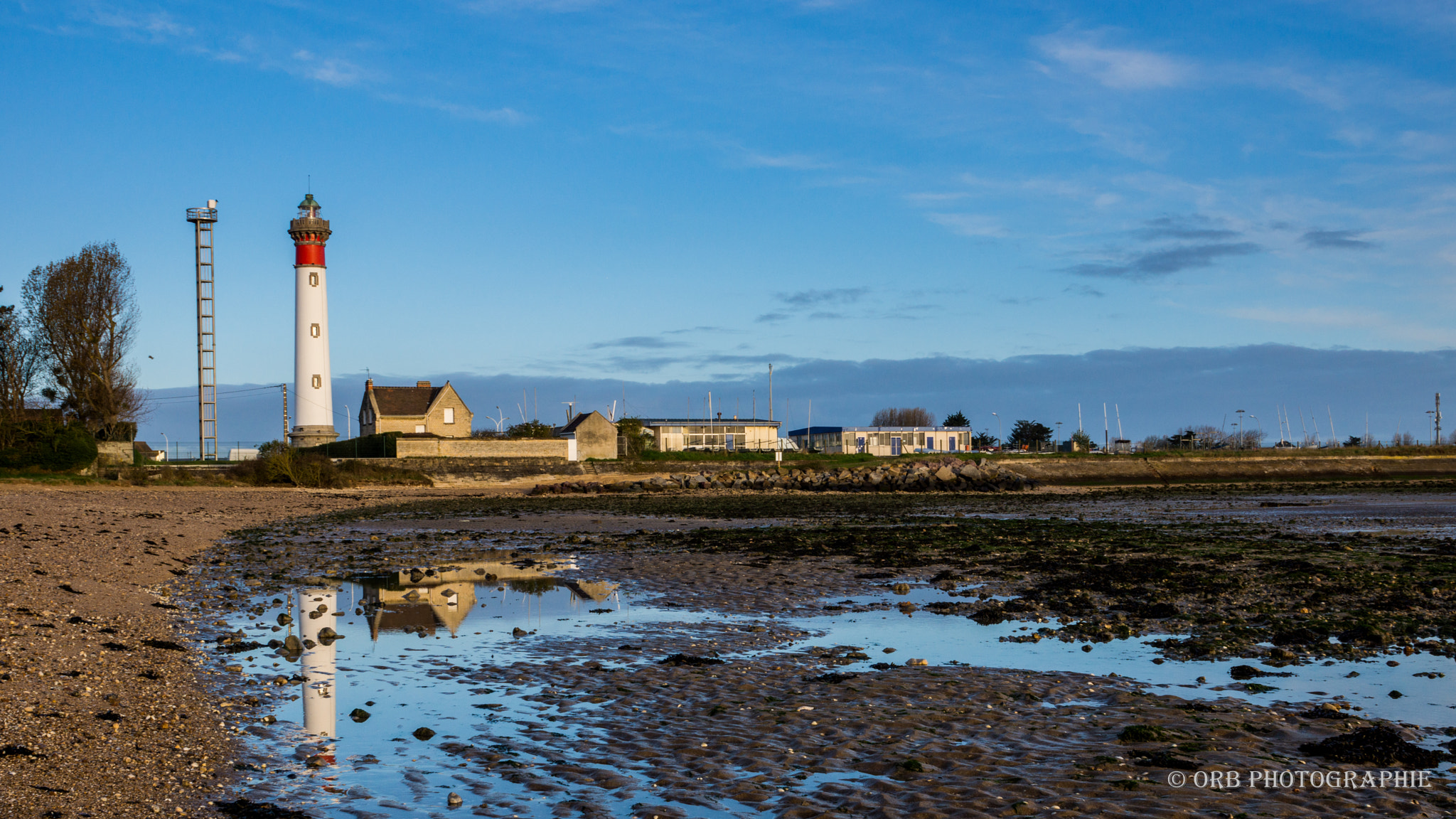 Sony SLT-A77 sample photo. Phare de ouistreham photography