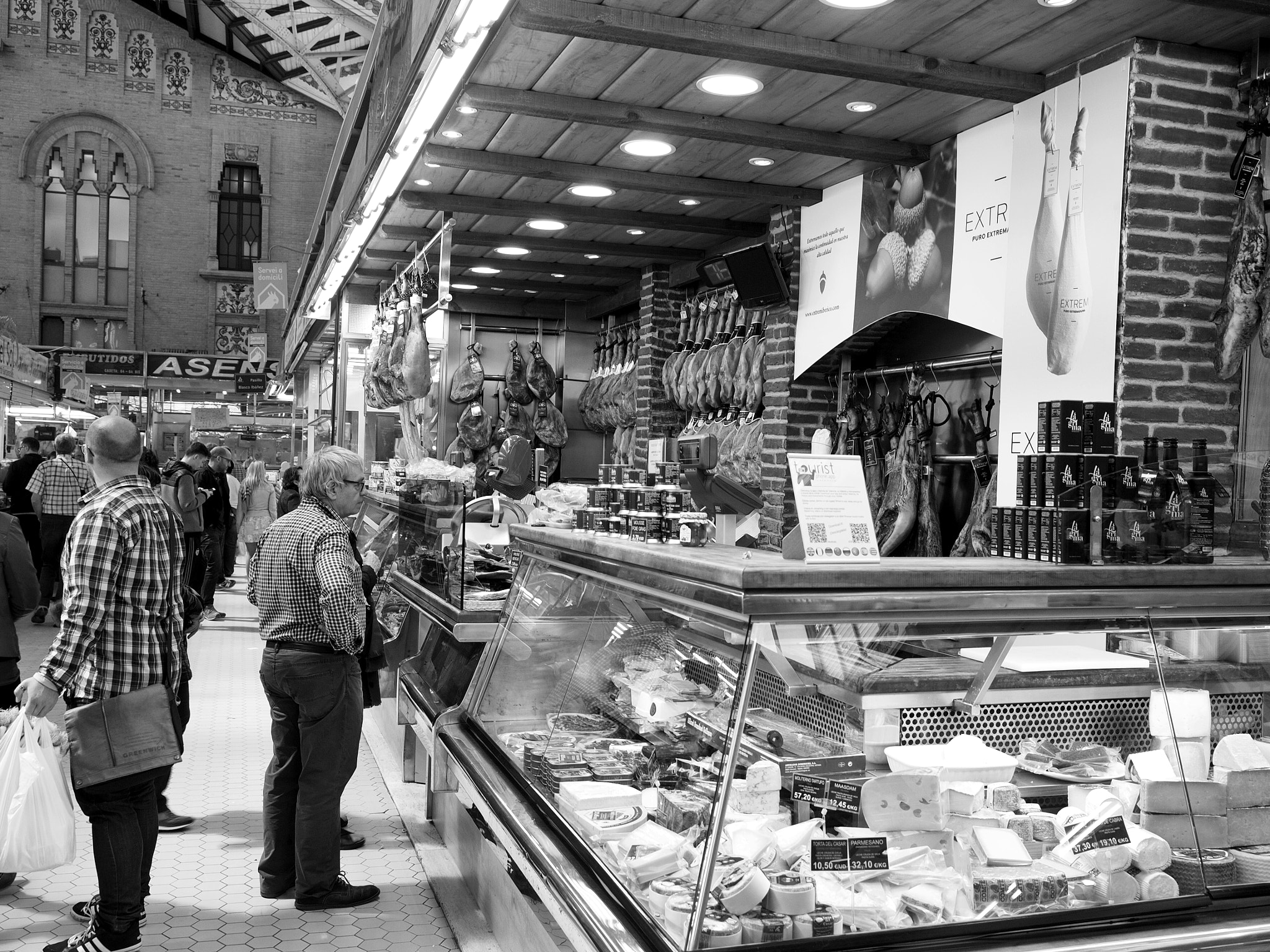 Olympus OM-D E-M1 + Olympus M.Zuiko Digital ED 12-40mm F2.8 Pro sample photo. Mercado central de valencia photography