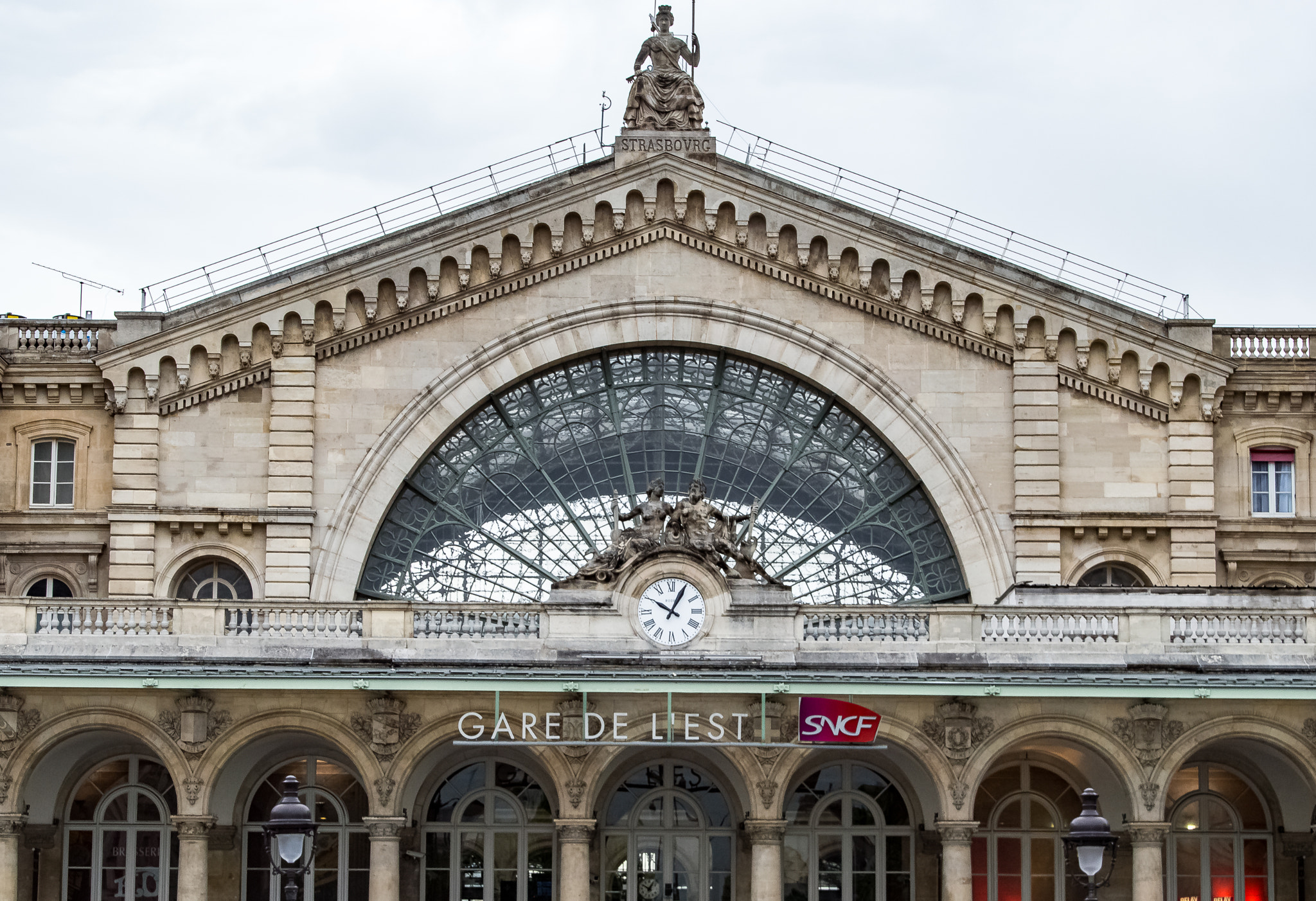 Nikon D3200 sample photo. Gare de l'est photography