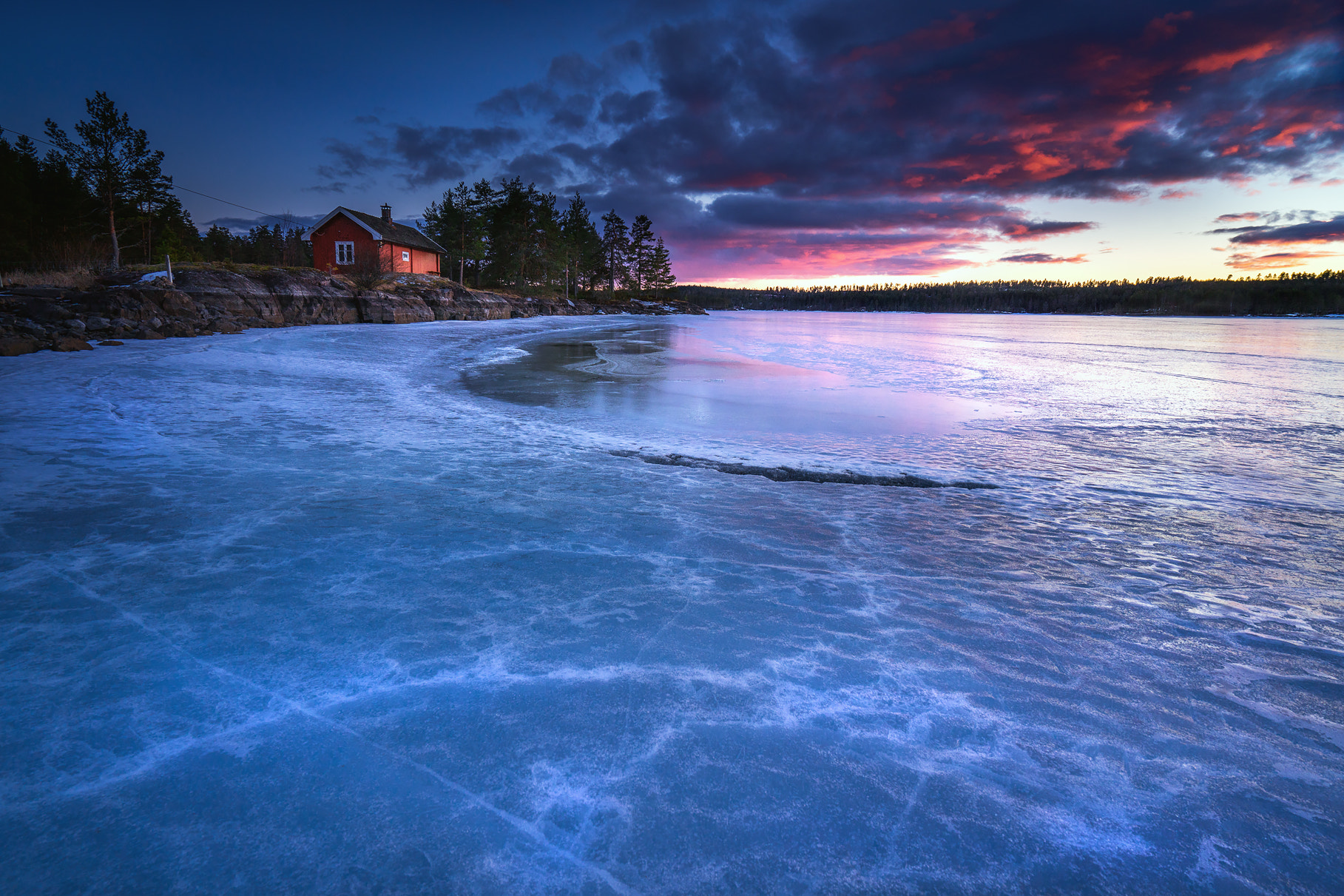 Sony a7R II + Sony Vario-Tessar T* FE 16-35mm F4 ZA OSS sample photo. Frozen photography
