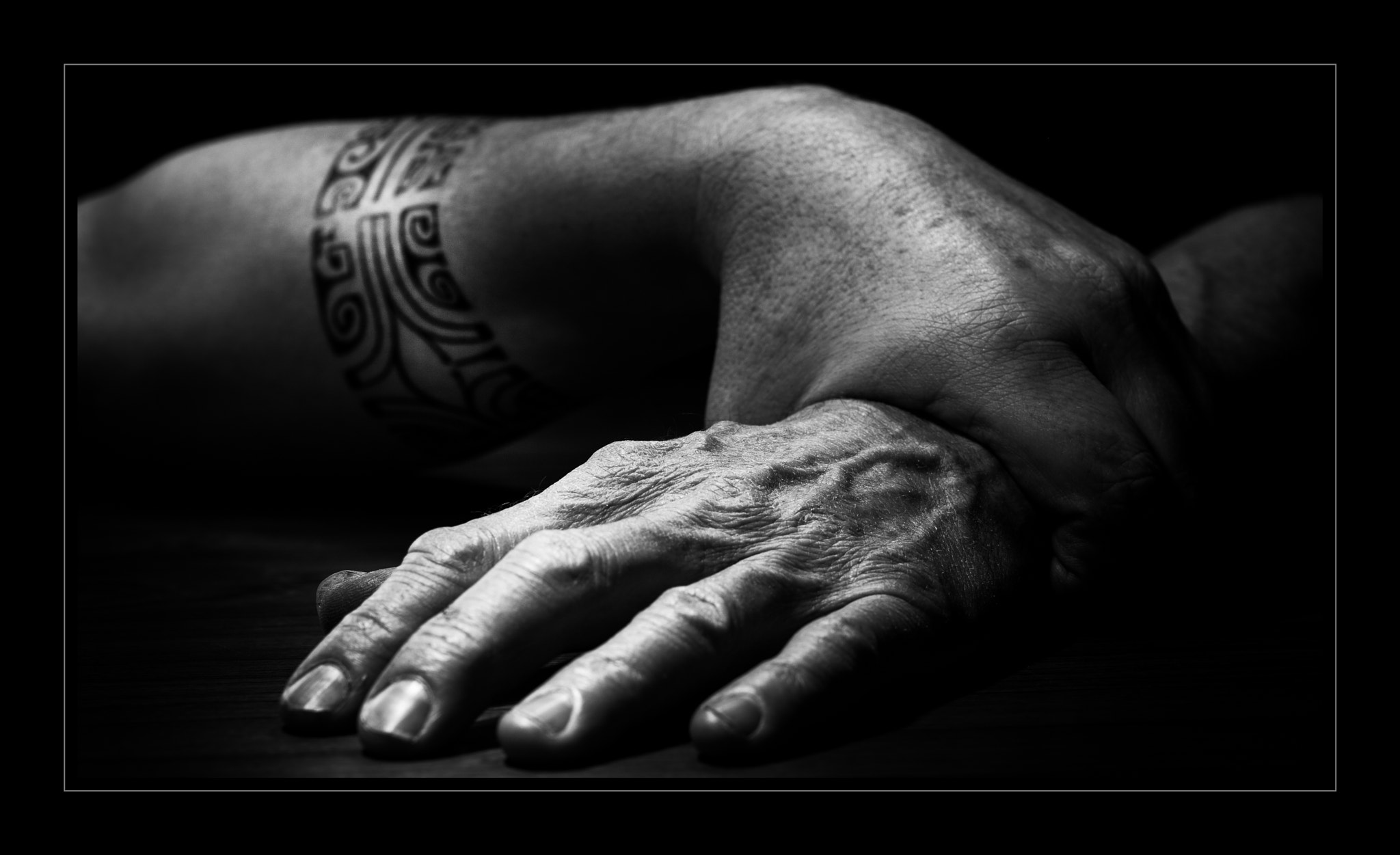 Canon EOS 5D Mark II sample photo. Hands in black and white photography