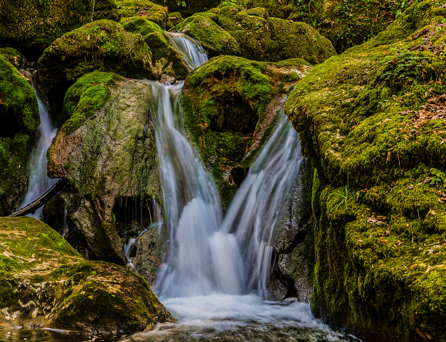 Sony a7R II + Sony 70-400mm F4-5.6 G SSM sample photo. Waterfal photography