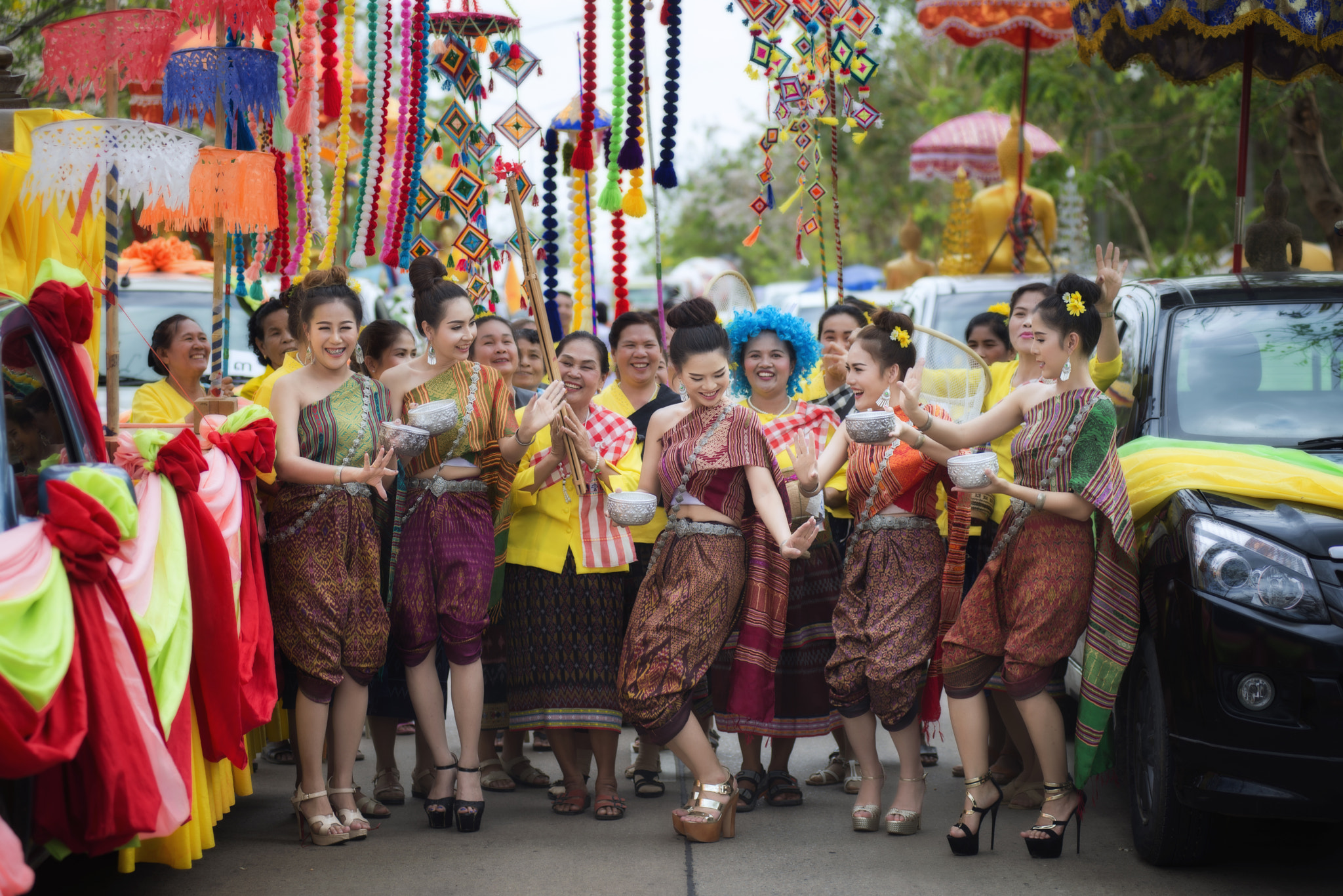 Nikon D600 sample photo. Thai girls splashing water tradition festival song photography