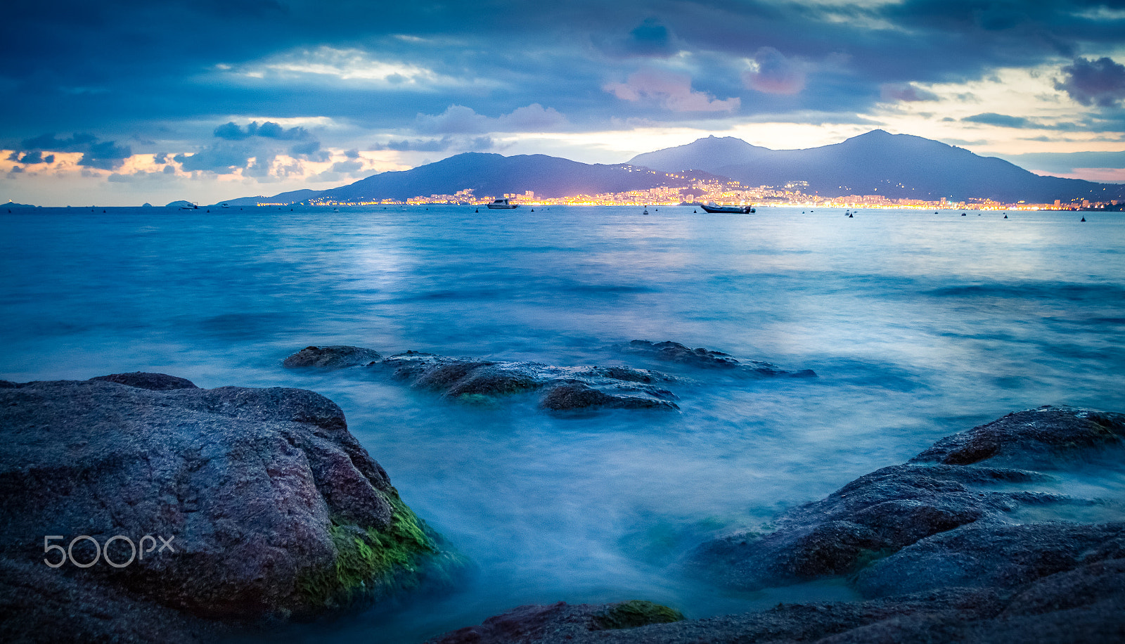 Sigma 18-250mm F3.5-6.3 DC OS HSM sample photo. «blue sea» photography