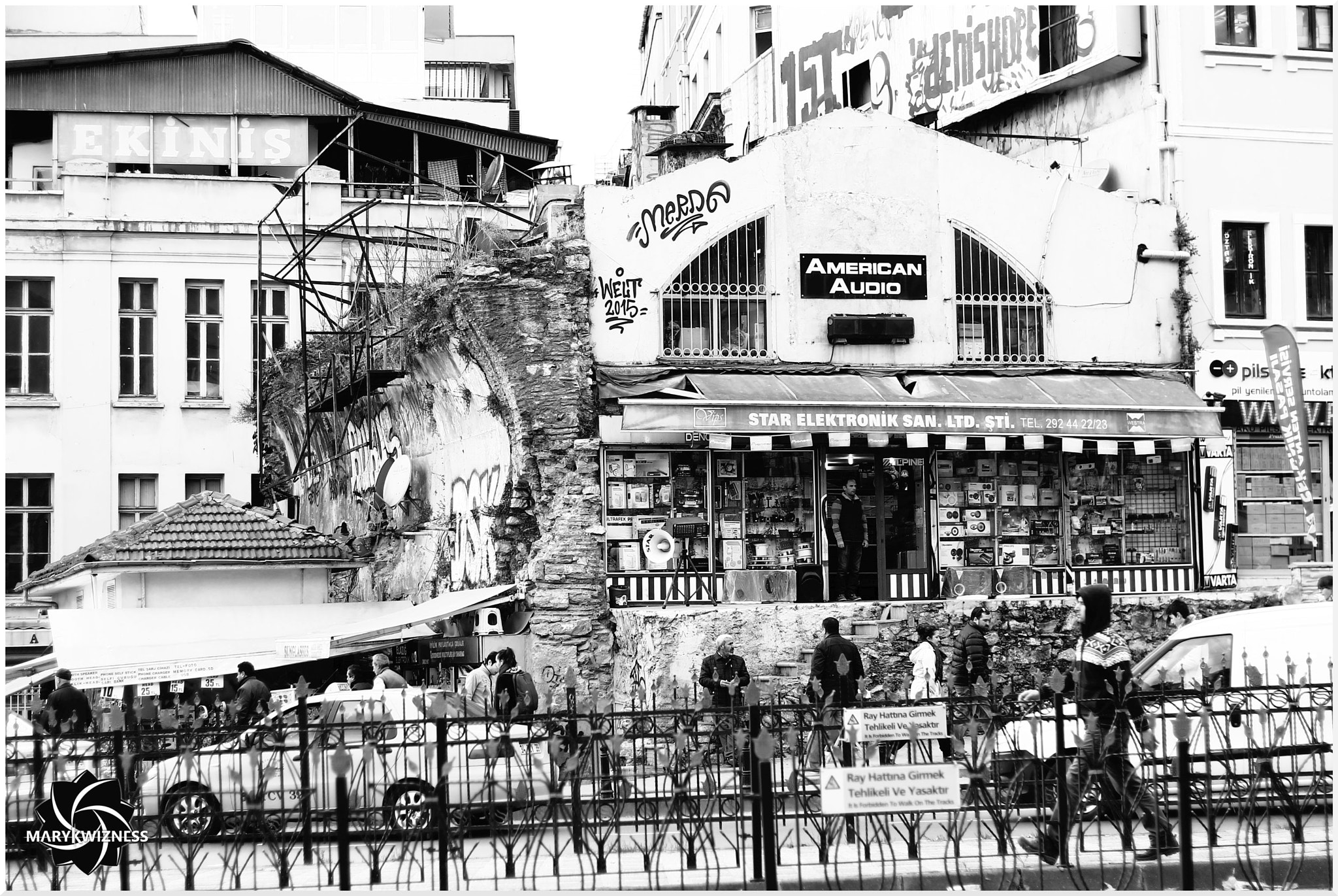 Canon EOS 1100D (EOS Rebel T3 / EOS Kiss X50) + Canon EF 50mm F1.8 II sample photo. Karaköy station photography