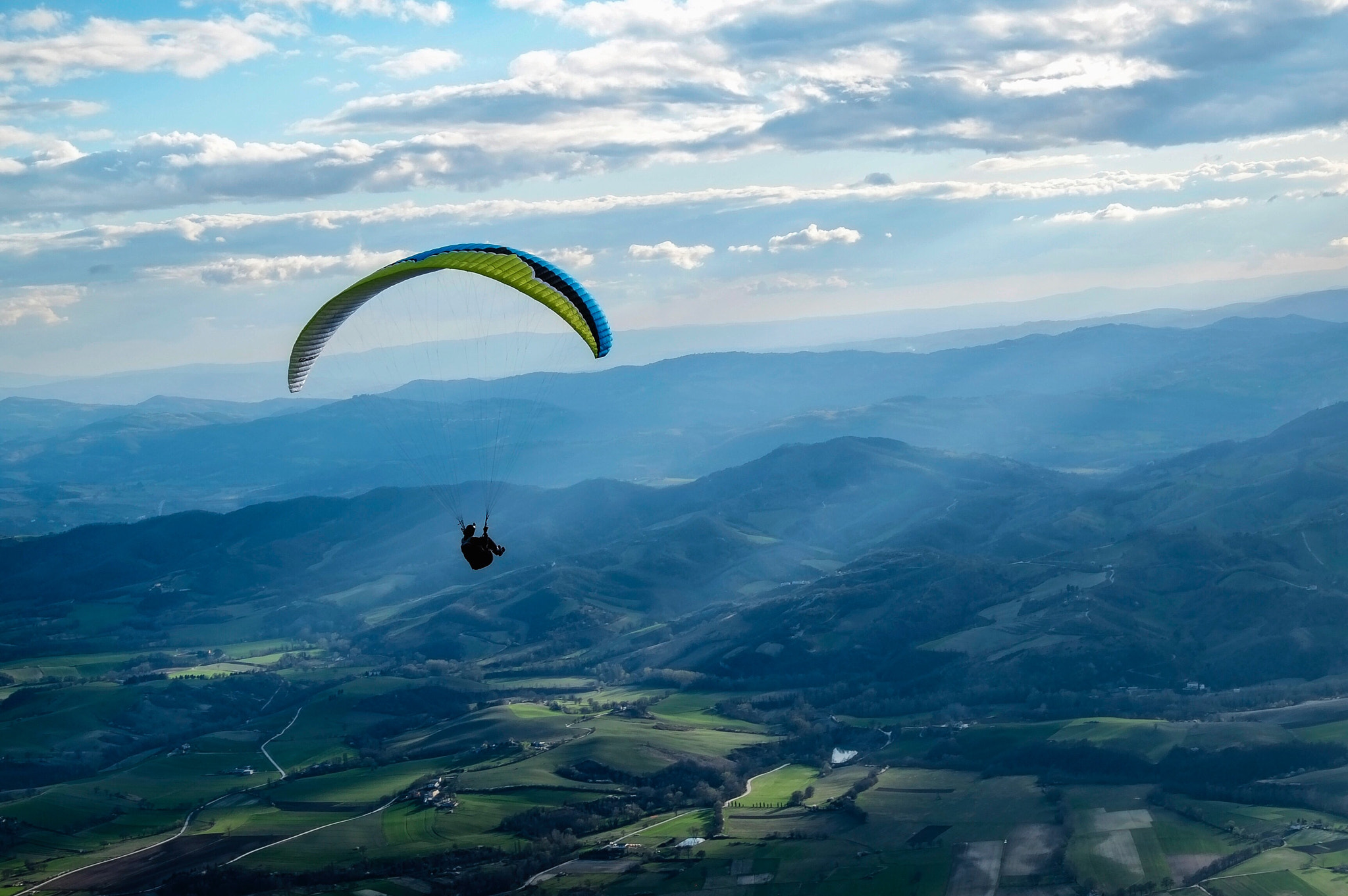 Fujifilm X-Pro1 + Fujifilm XF 18-55mm F2.8-4 R LM OIS sample photo. Parapendio photography