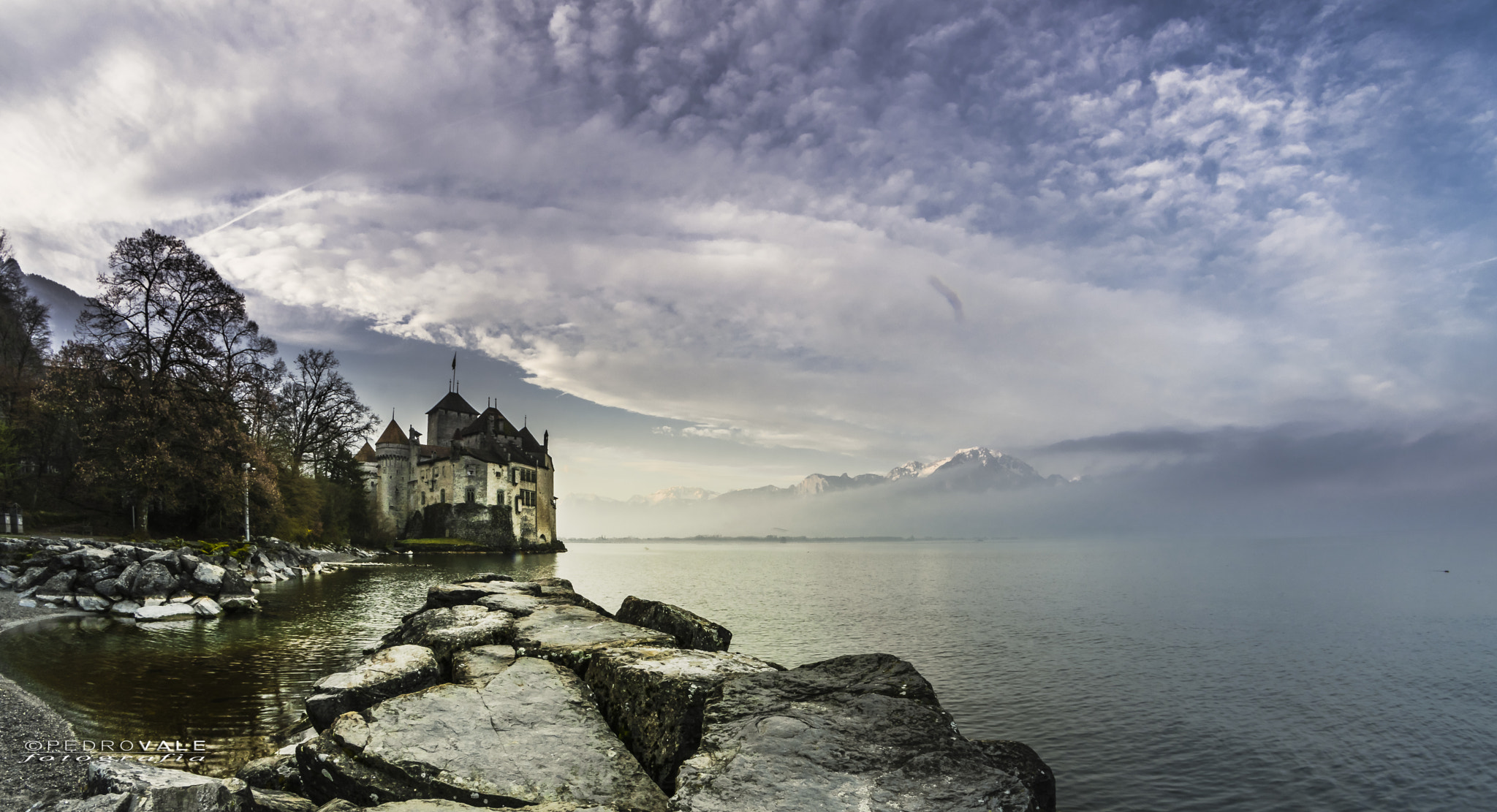 Nikon D5500 + Samyang 8mm F3.5 Aspherical IF MC Fisheye sample photo. Lac léman and château de chillon. photography