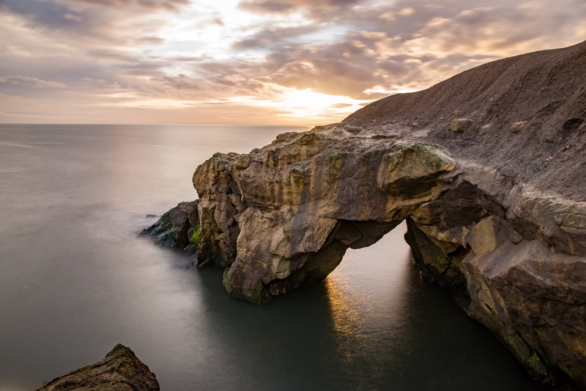 Nikon D610 sample photo. Cullercoats cave photography