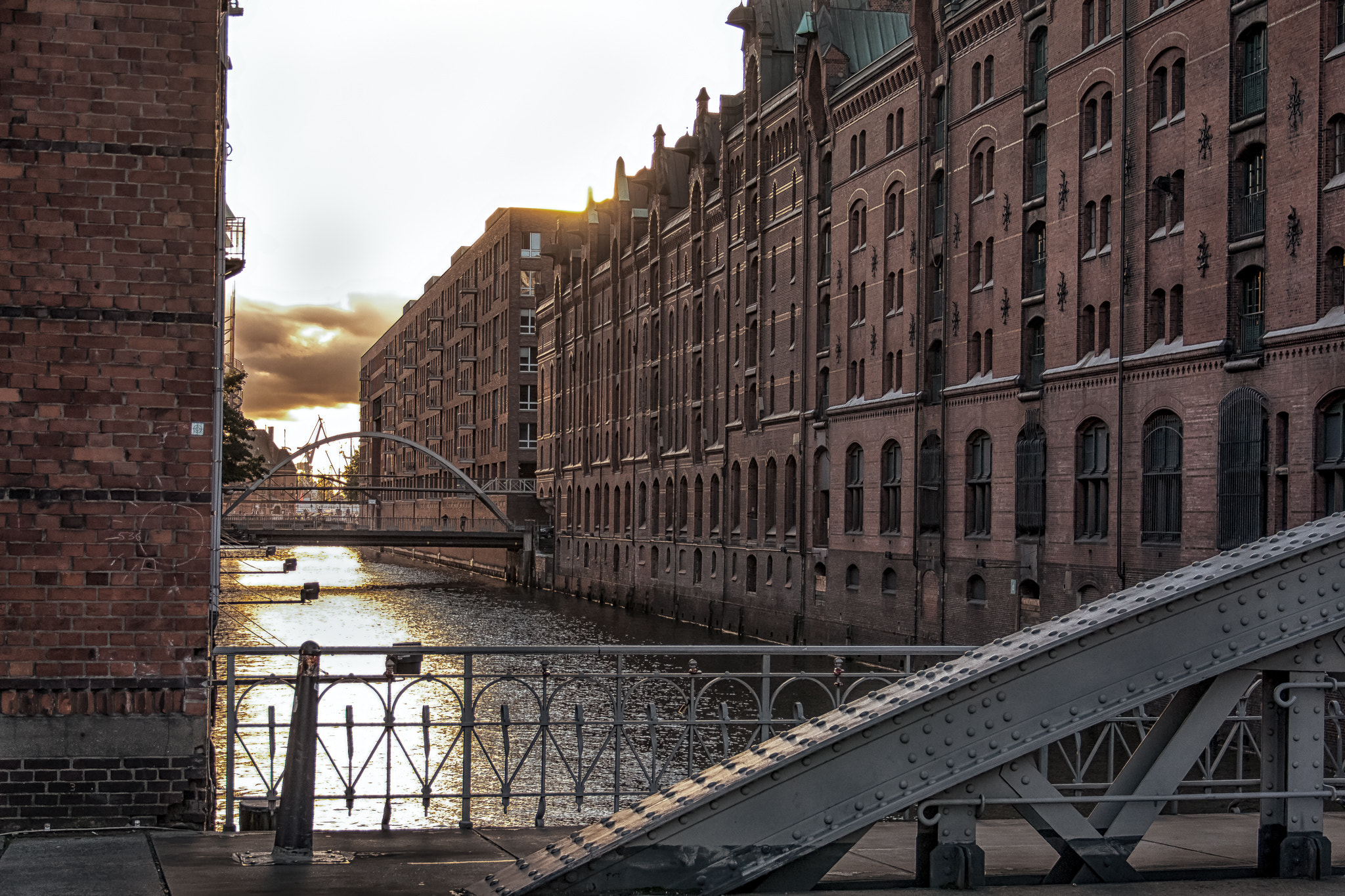 Canon EF-S 18-135mm F3.5-5.6 IS sample photo. Speicherstadt photography