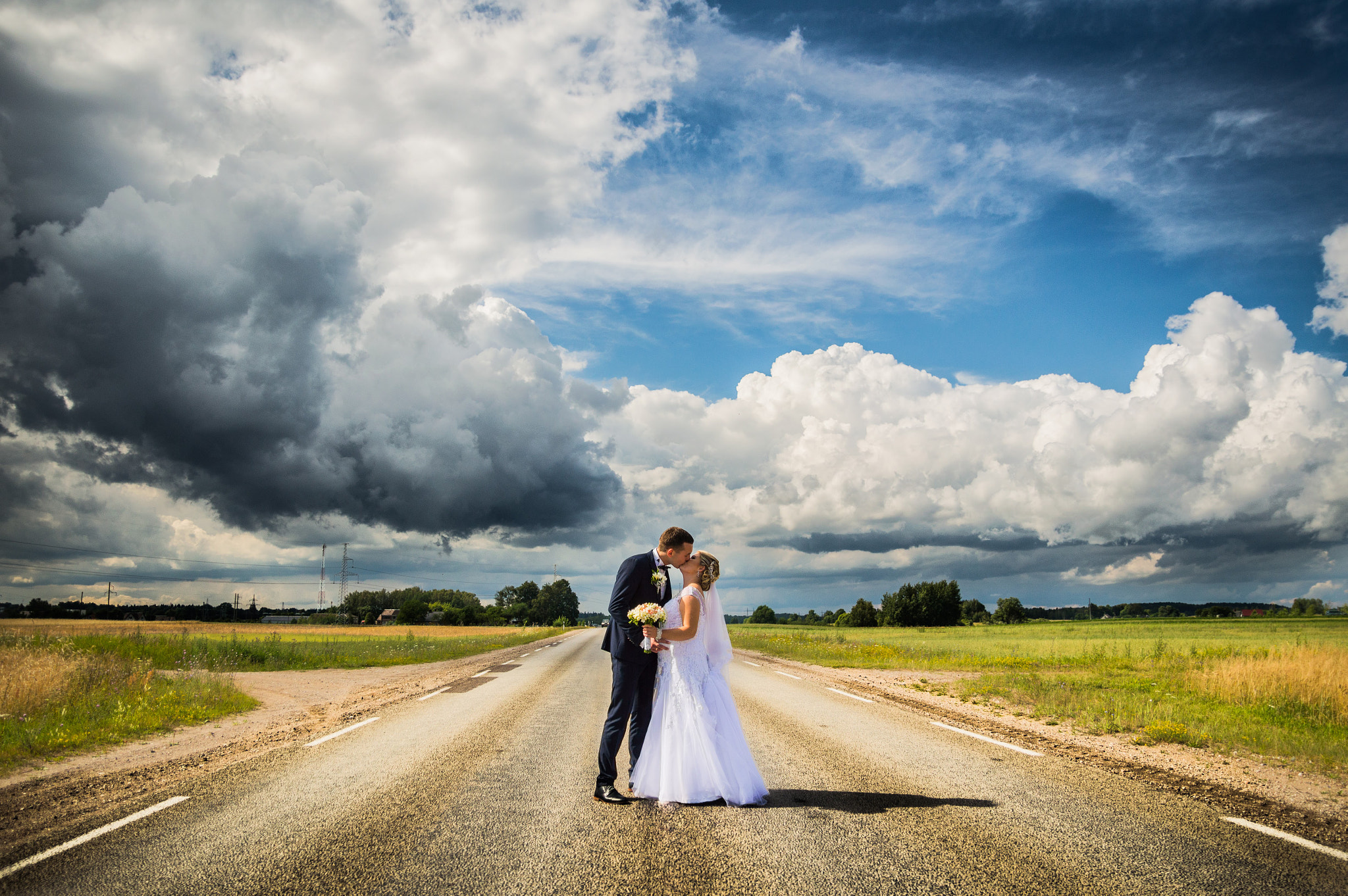 Sigma 17-50mm F2.8 EX DC OS HSM sample photo. The kiss till the sky photography