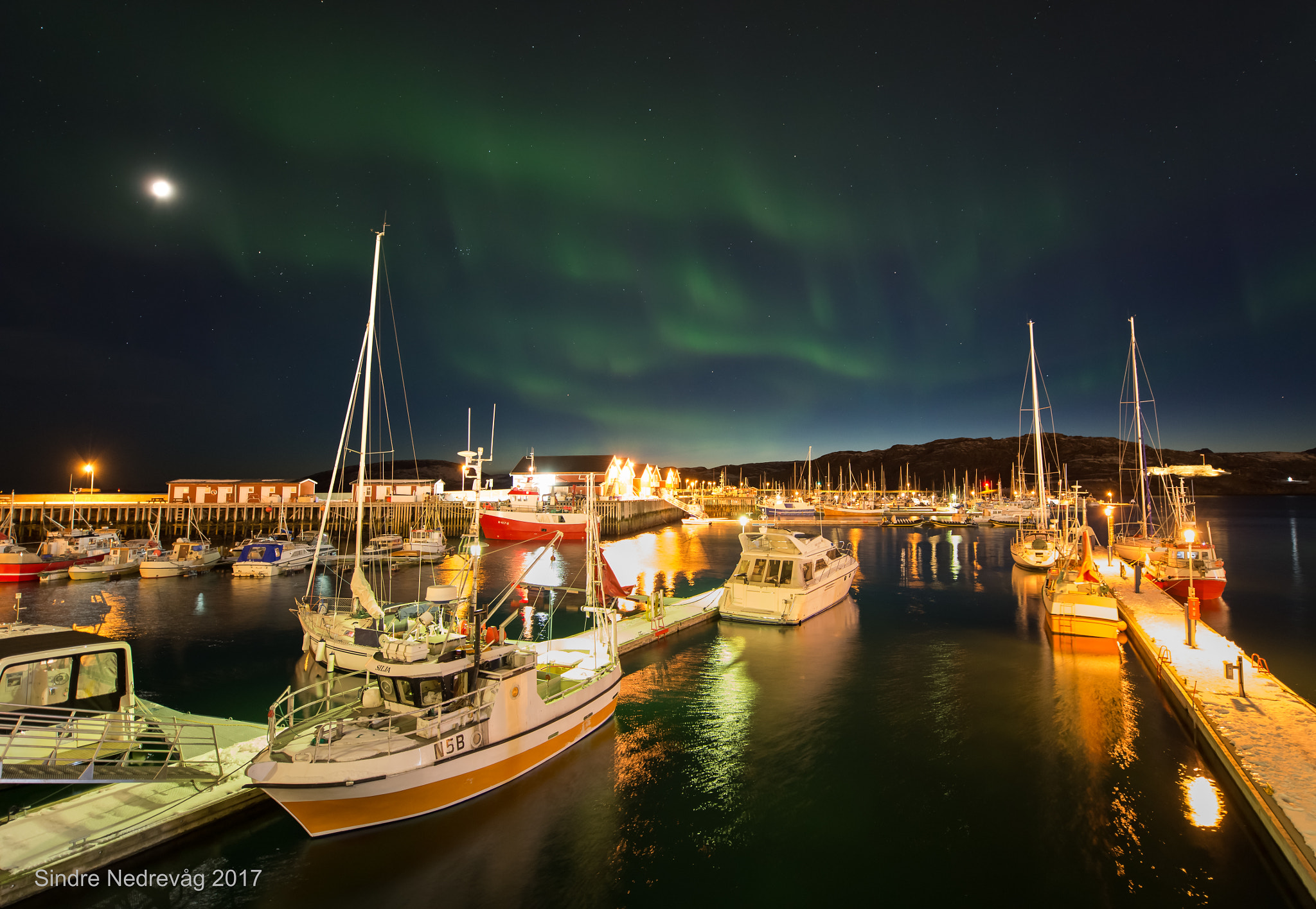 Nikon AF-S Nikkor 14-24mm F2.8G ED sample photo. Arctic harbor photography