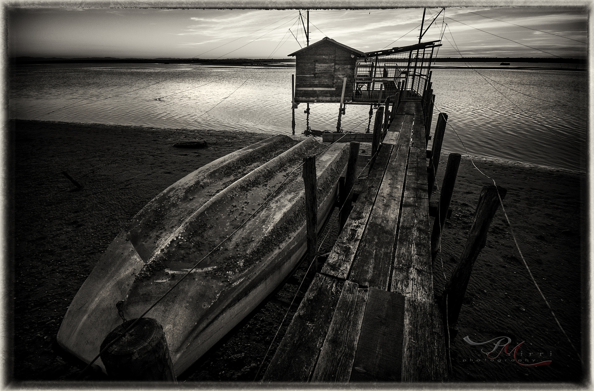 Sigma 10-20mm F4-5.6 EX DC HSM sample photo. B&w photography