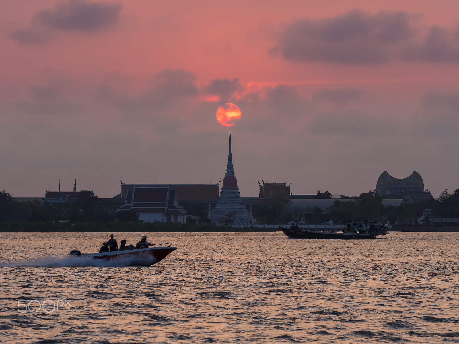 Olympus OM-D E-M5 sample photo. Phra samut chedi photography