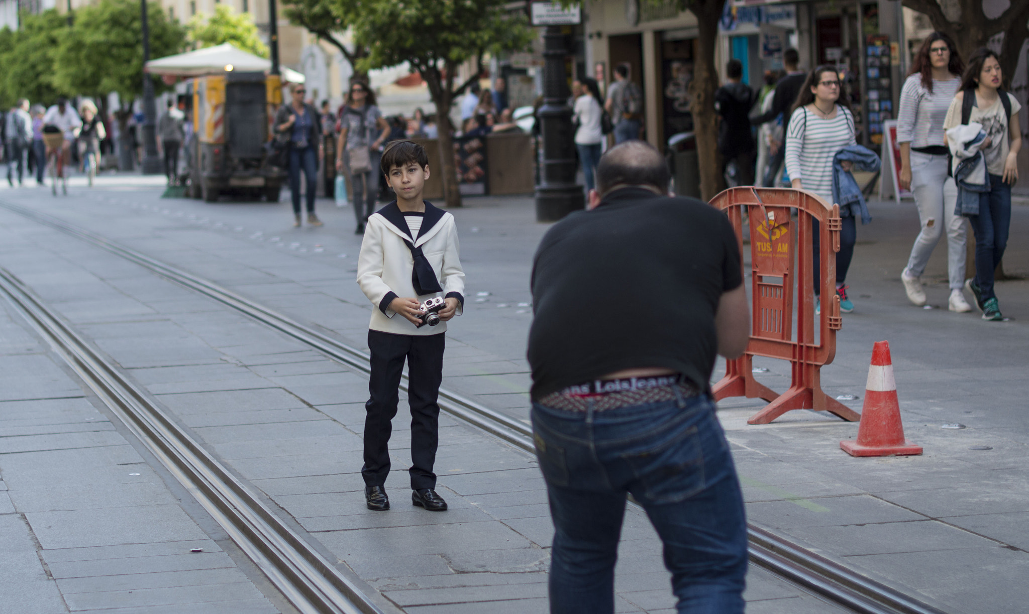 Nikon D3200 + Nikon AF-S Nikkor 50mm F1.4G sample photo. Las calles de sevilla photography