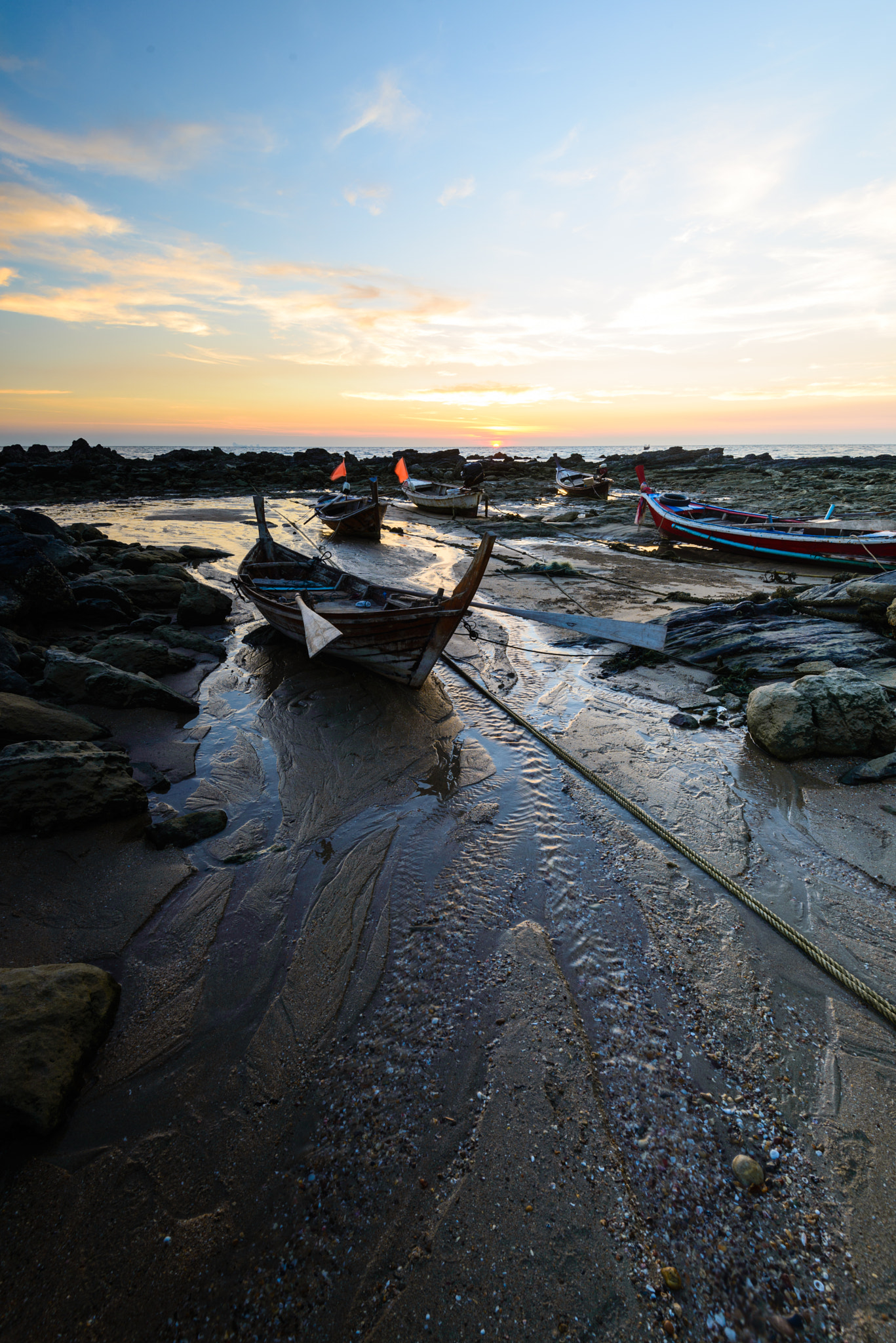 Nikon AF-S Nikkor 16-35mm F4G ED VR sample photo. Boat peach photography
