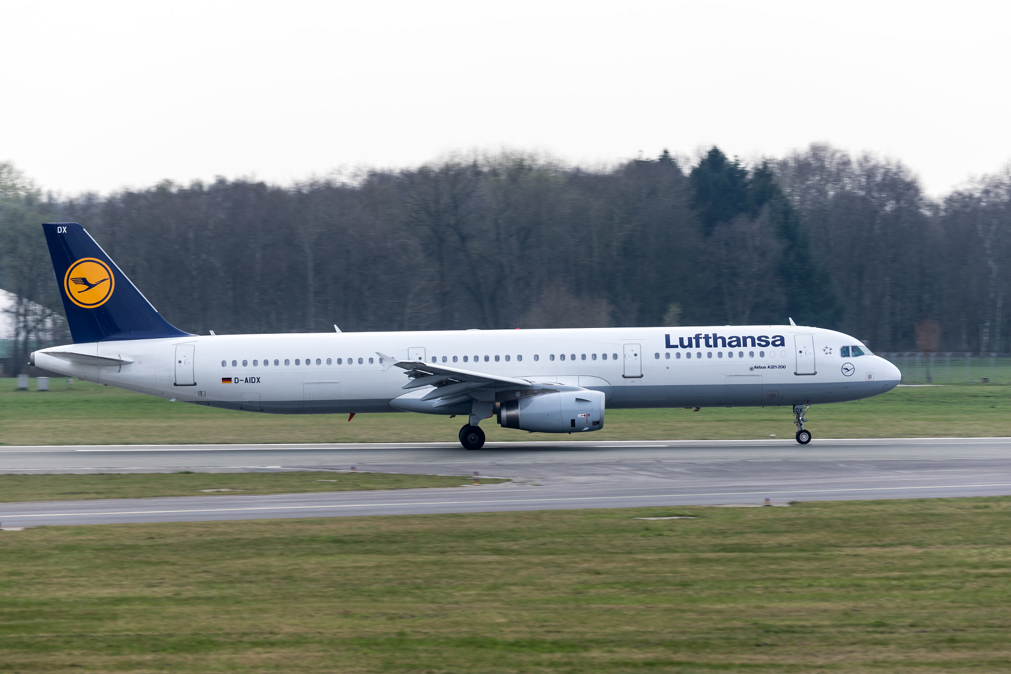Canon EF-S 55-250mm F4-5.6 IS STM sample photo. Lufthansa d-aidx photography