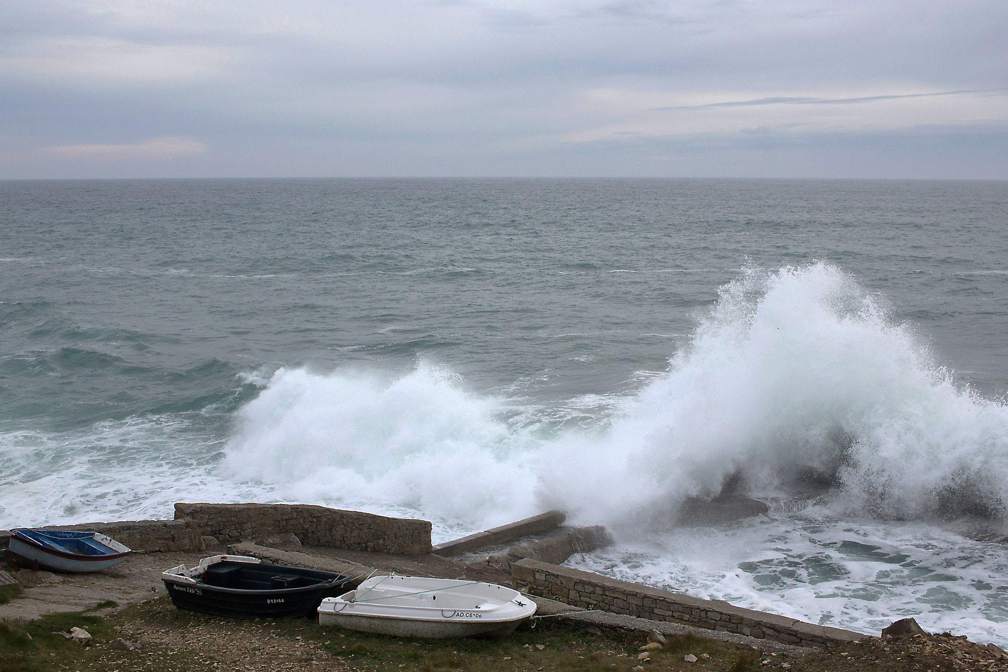 Canon EOS 600D (Rebel EOS T3i / EOS Kiss X5) + Canon EF-S 24mm F2.8 STM sample photo. Little boat photography