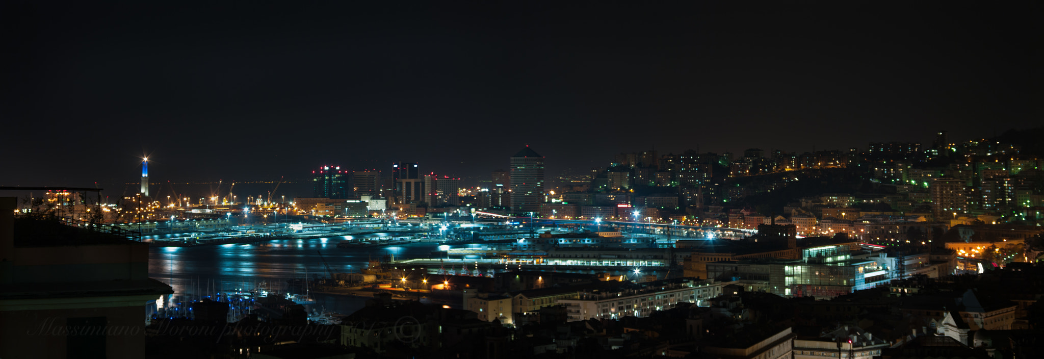 Pentax K20D + smc PENTAX-DA L 50-200mm F4-5.6 ED sample photo. Genova di notte photography