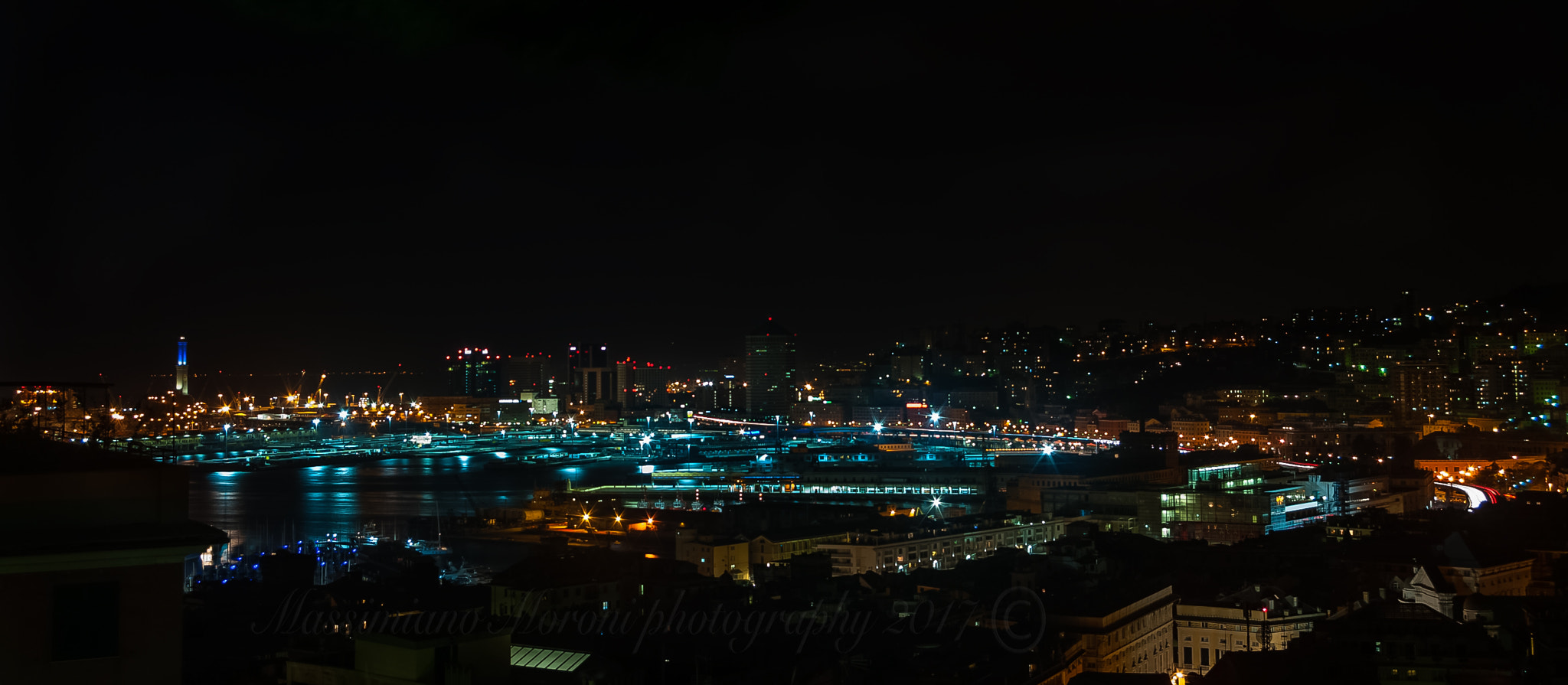 Pentax K20D + Pentax smc DA 18-55mm F3.5-5.6 ED AL II (IF) sample photo. Genova di notte photography