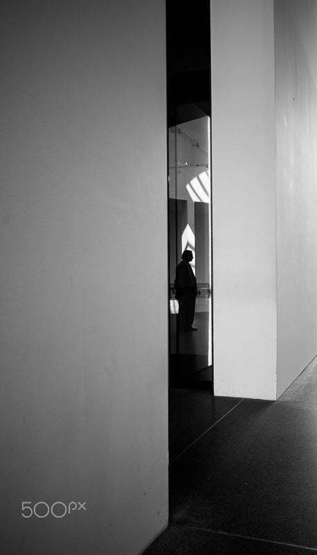 Nikon AF-S Nikkor 18-35mm F3.5-4.5G ED sample photo. Shadow munich photography