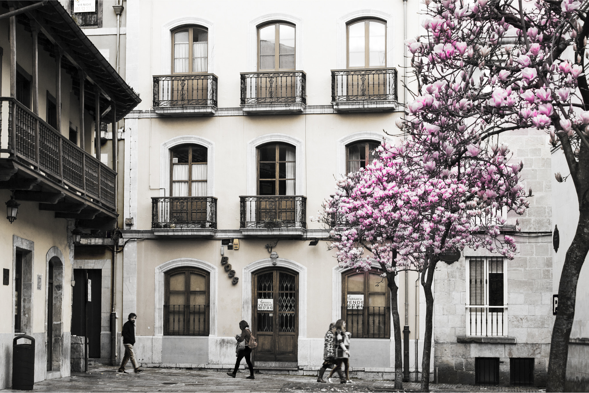 Canon EF 70-200mm F2.8L USM sample photo. Avilés, sol street in springtime photography