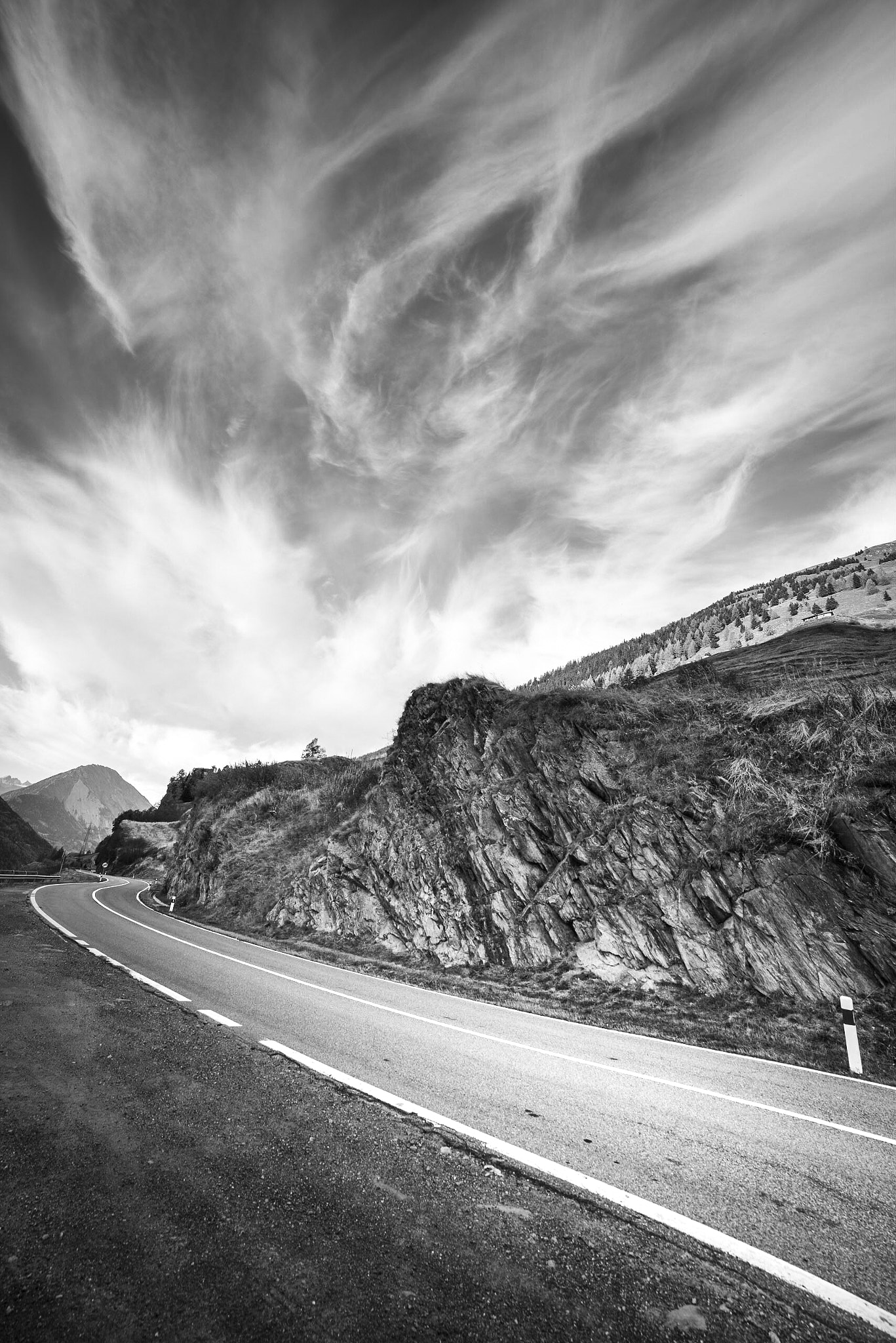 Samyang 14mm F2.8 ED AS IF UMC sample photo. On the road photography
