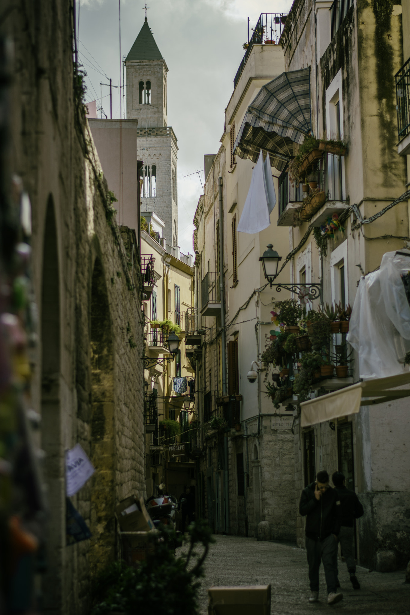 Nikon D5200 + Nikon AF-S Nikkor 50mm F1.8G sample photo. Bari veccia , near san nicola cathedral photography
