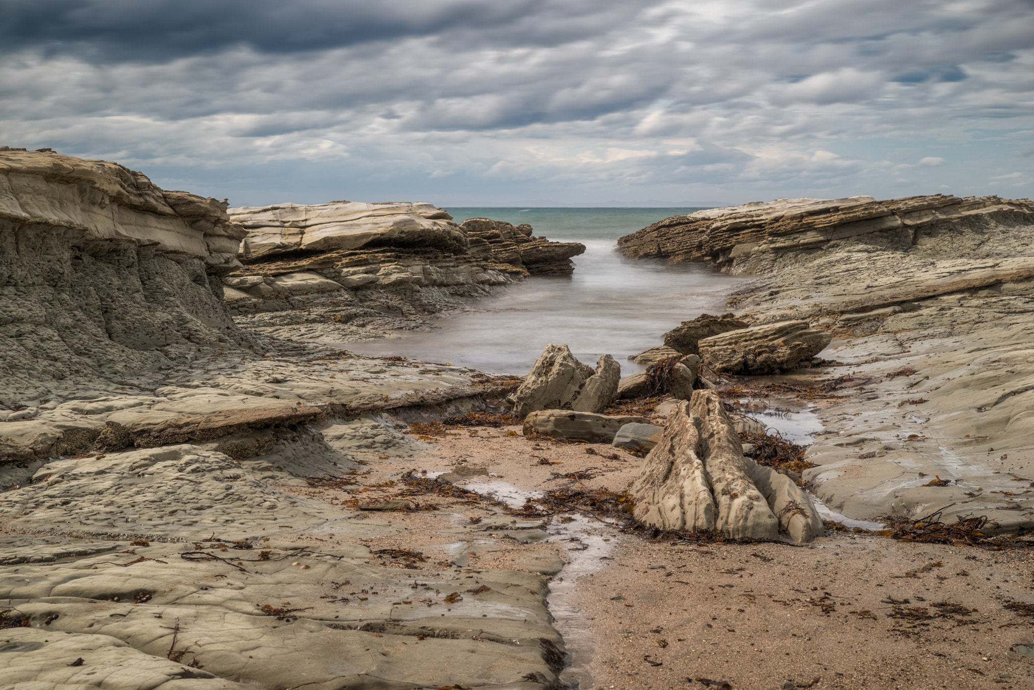 HD Pentax D FA 24-70mm F2.8 ED SDM WR sample photo. Cliffy coast at mahia photography