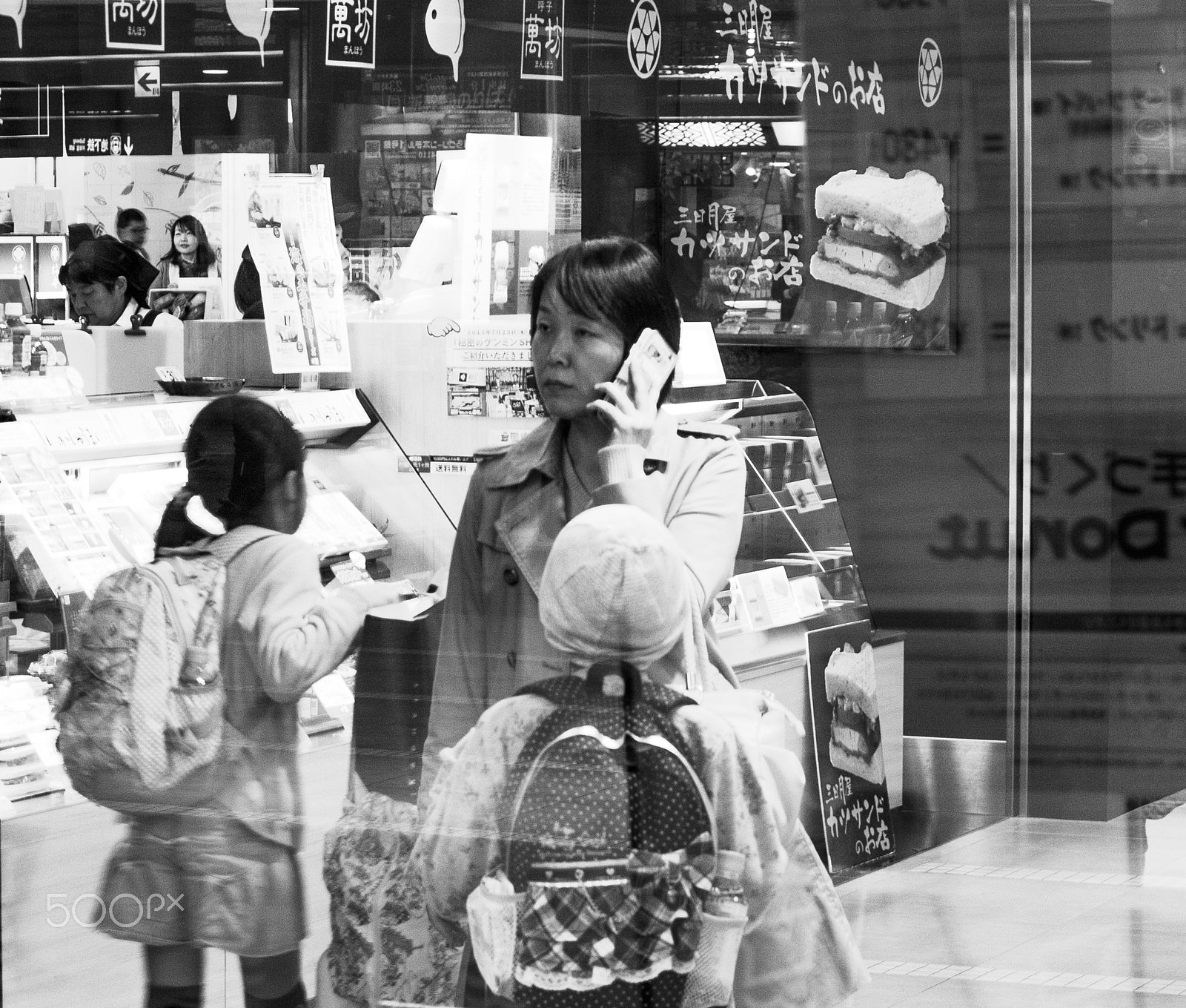 Canon EF-S 55-250mm F4-5.6 IS sample photo. Street scene photography