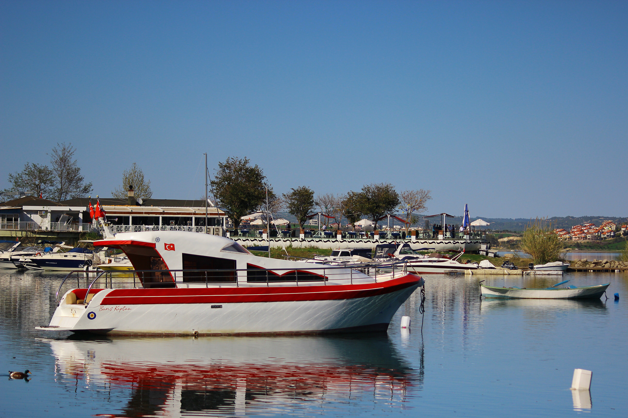 Canon EOS 600D (Rebel EOS T3i / EOS Kiss X5) + Sigma 50-200mm F4-5.6 DC OS HSM sample photo. Boat on the ricer photography