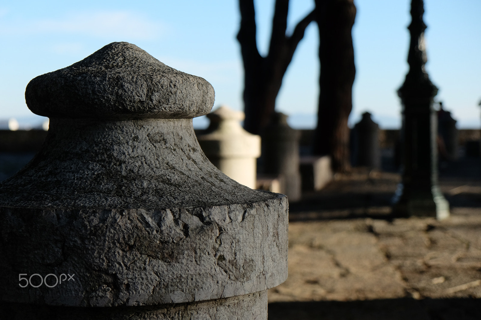 Fujifilm X-E2 + Fujifilm XF 18-55mm F2.8-4 R LM OIS sample photo. Stone pole at the lisbon castle photography