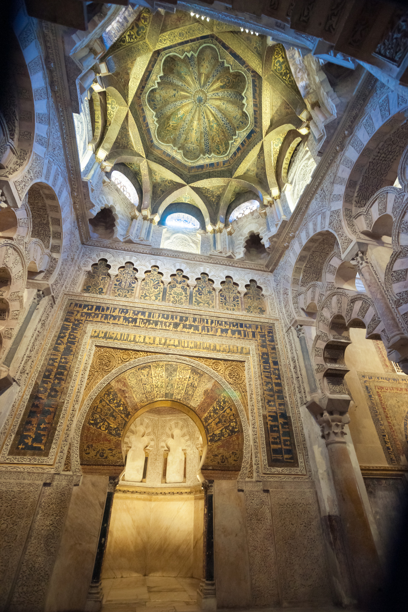 Sony Vario-Sonnar T* 16-35mm F2.8 ZA SSM sample photo. The mirab at the mezquita of cordoba, spain photography