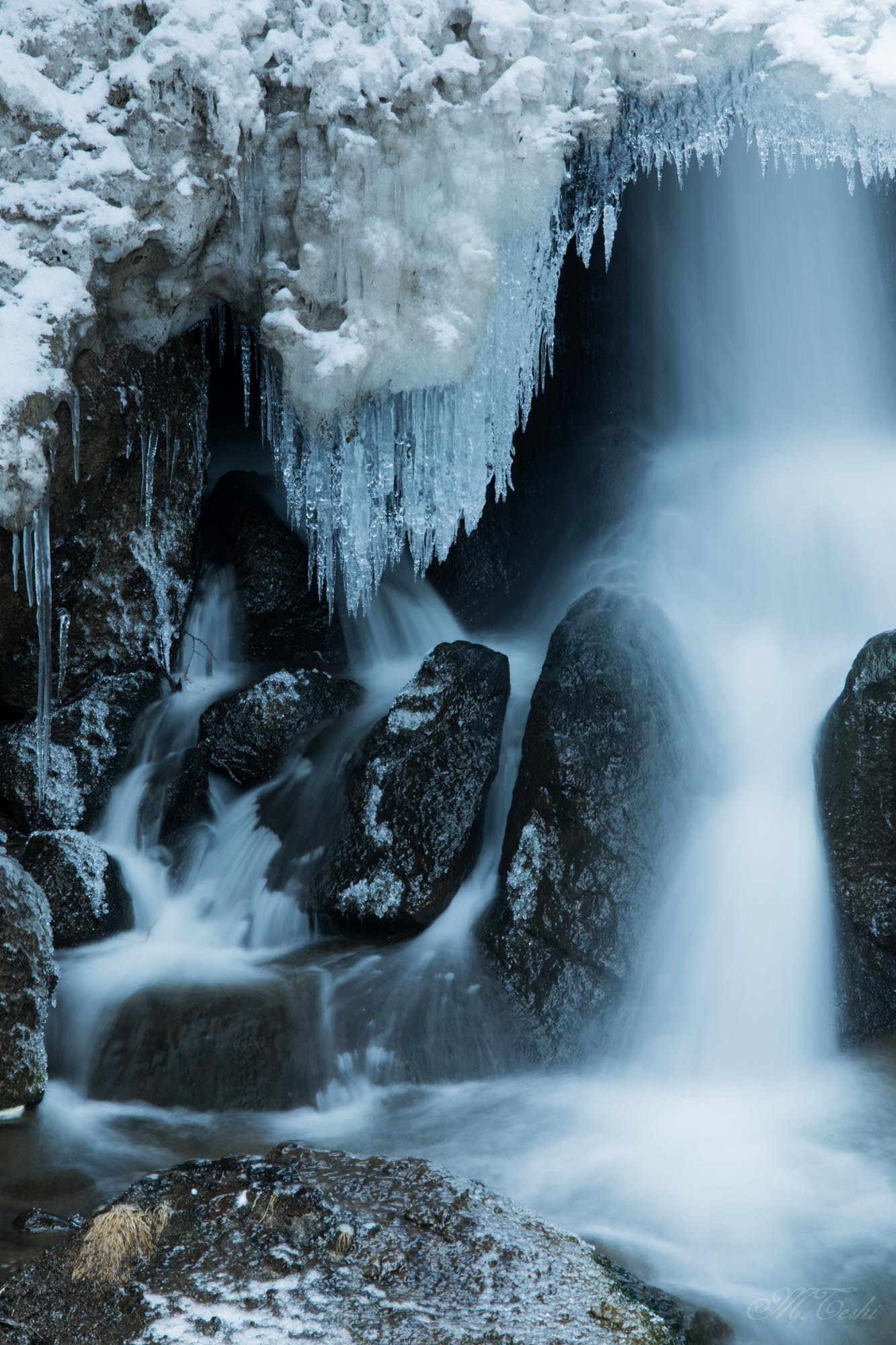 Canon EF 70-200mm F4L IS USM sample photo. Waterfall closed on ice photography