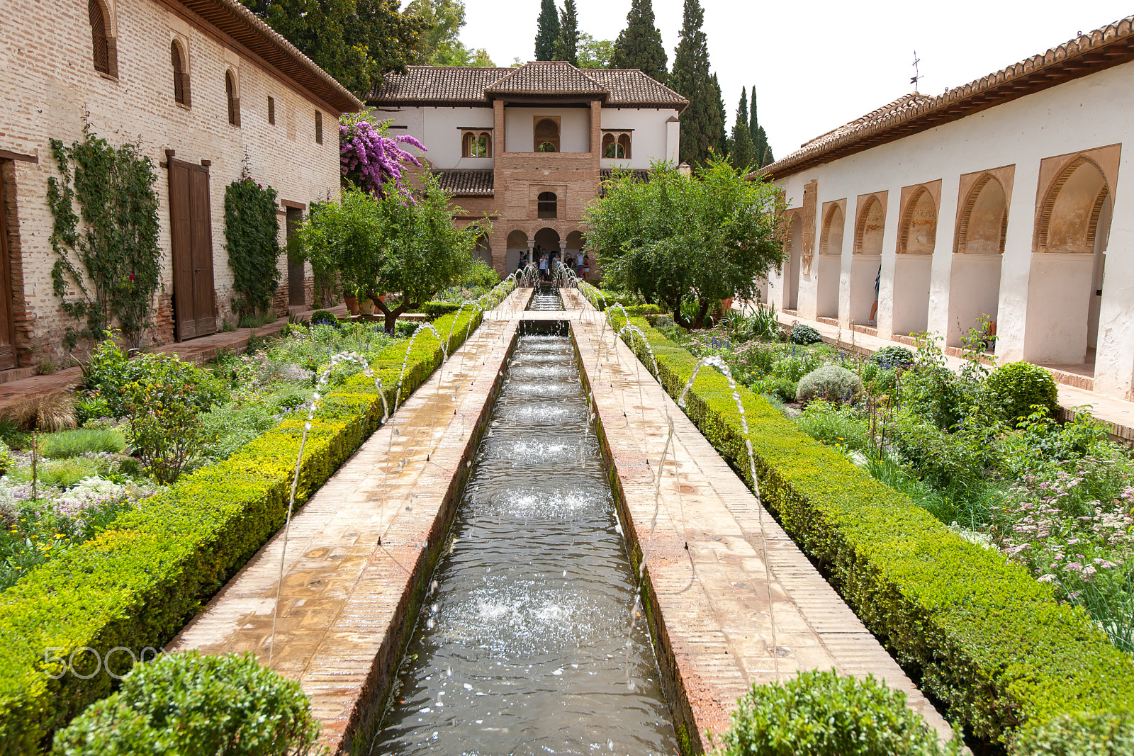 Sony Alpha DSLR-A900 + Sony Vario-Sonnar T* 16-35mm F2.8 ZA SSM sample photo. The generalife of the alhambra in granada photography