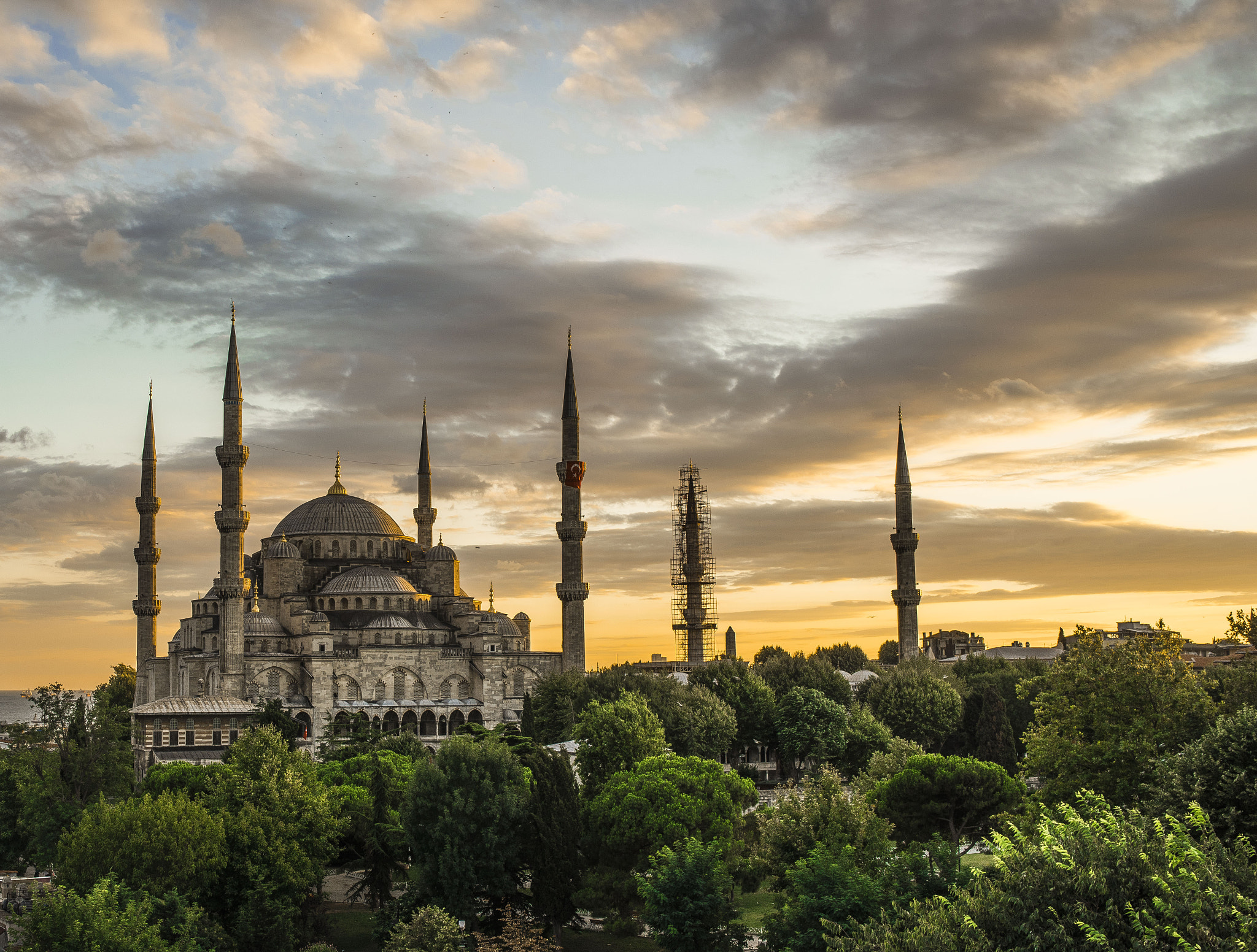 Pentax K-1 + Pentax smc FA 31mm F1.8 AL Limited sample photo. Cropped jpeg blue mosque at sunset july photography
