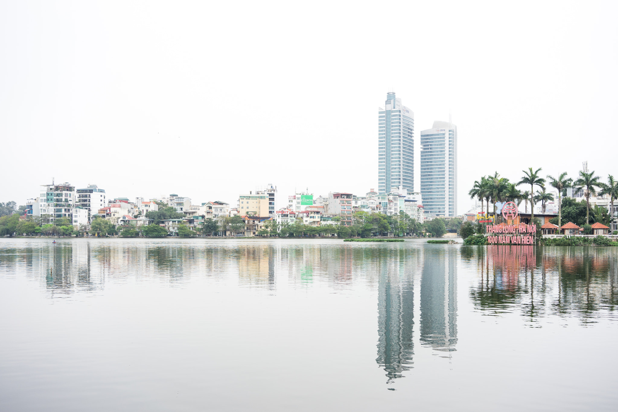 Sony Sonnar T* FE 35mm F2.8 ZA sample photo. Hanoi cityscape photography