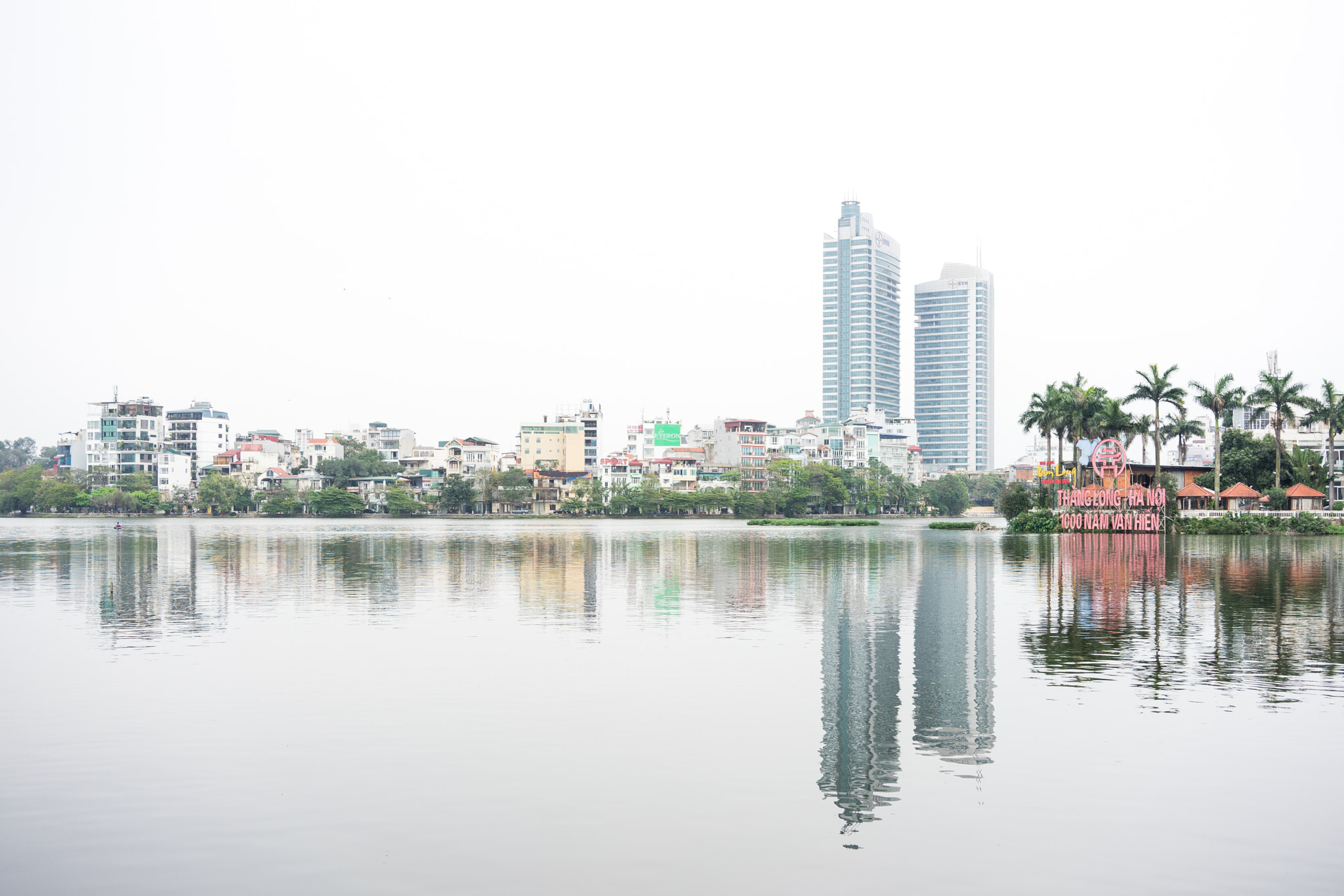 Sony a7 II + Sony Sonnar T* FE 35mm F2.8 ZA sample photo. Hanoi cityscape photography
